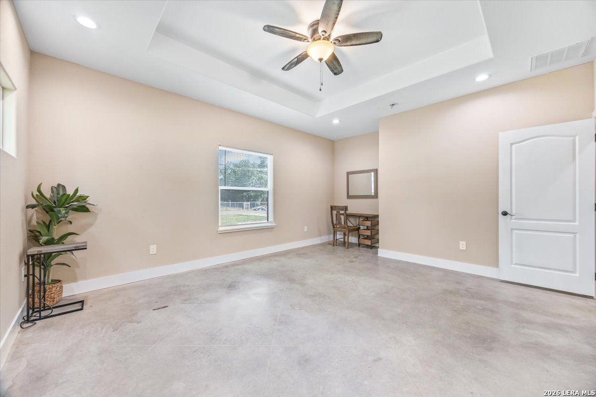 338 E CASTLEBERRY DR, TX 78654
