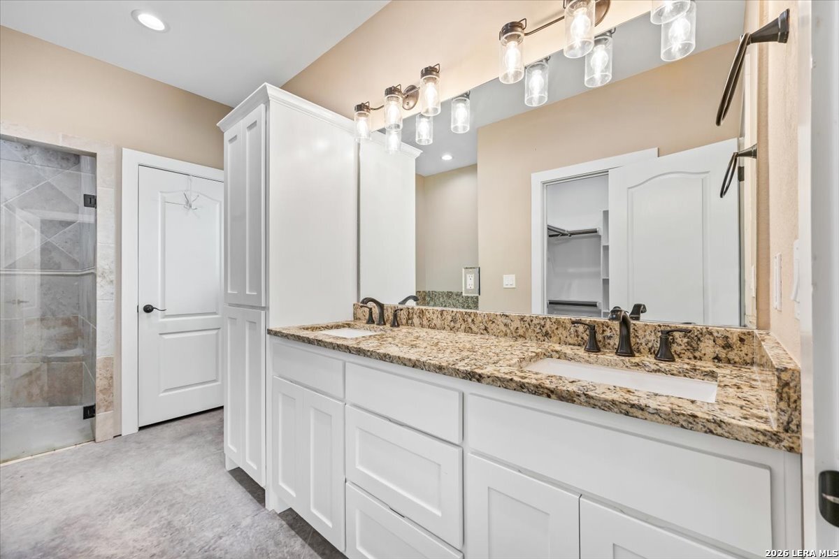 338 E CASTLEBERRY DR, TX 78654