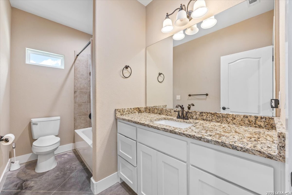 338 E CASTLEBERRY DR, TX 78654