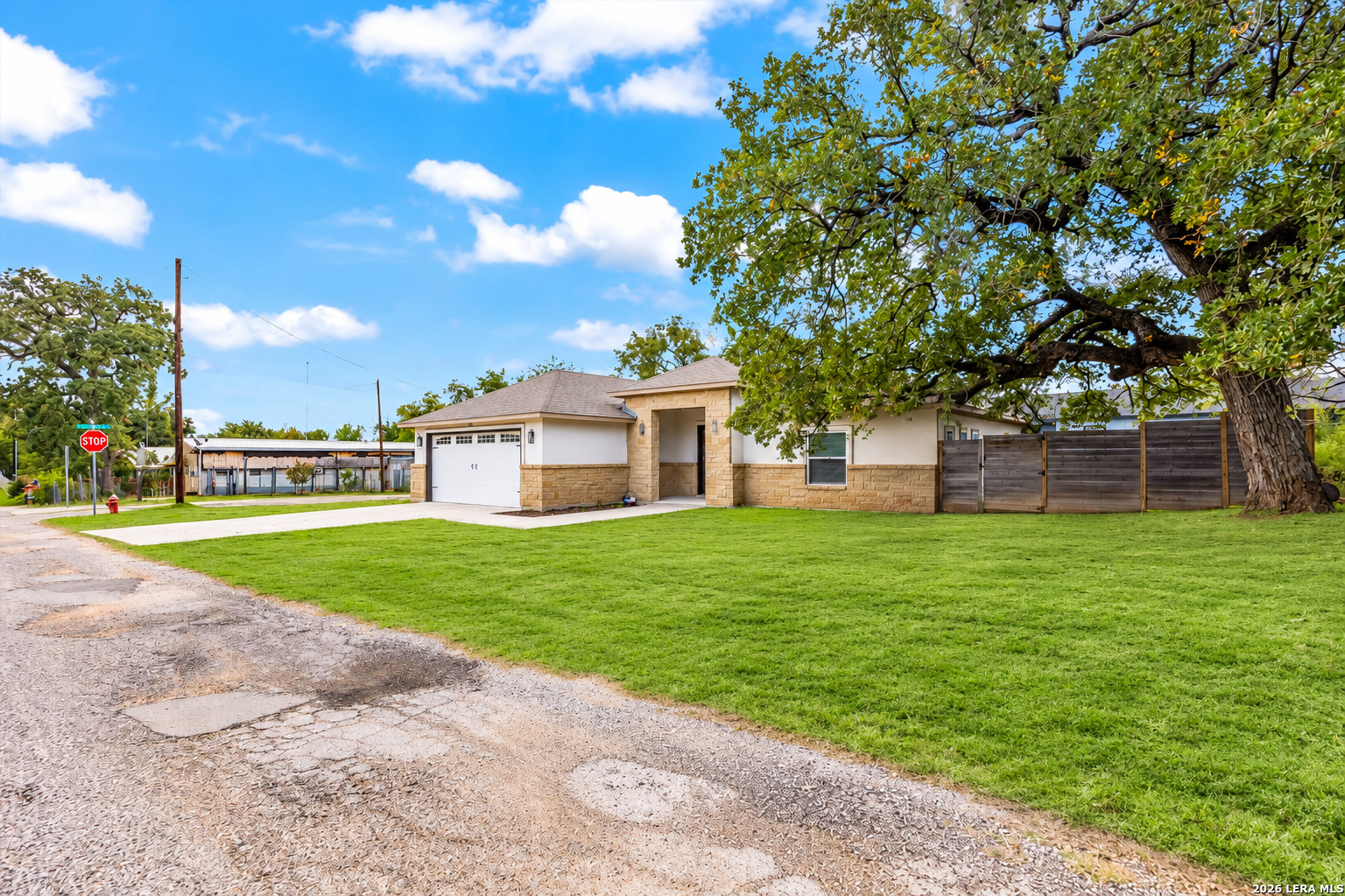 338 E CASTLEBERRY DR, TX 78654