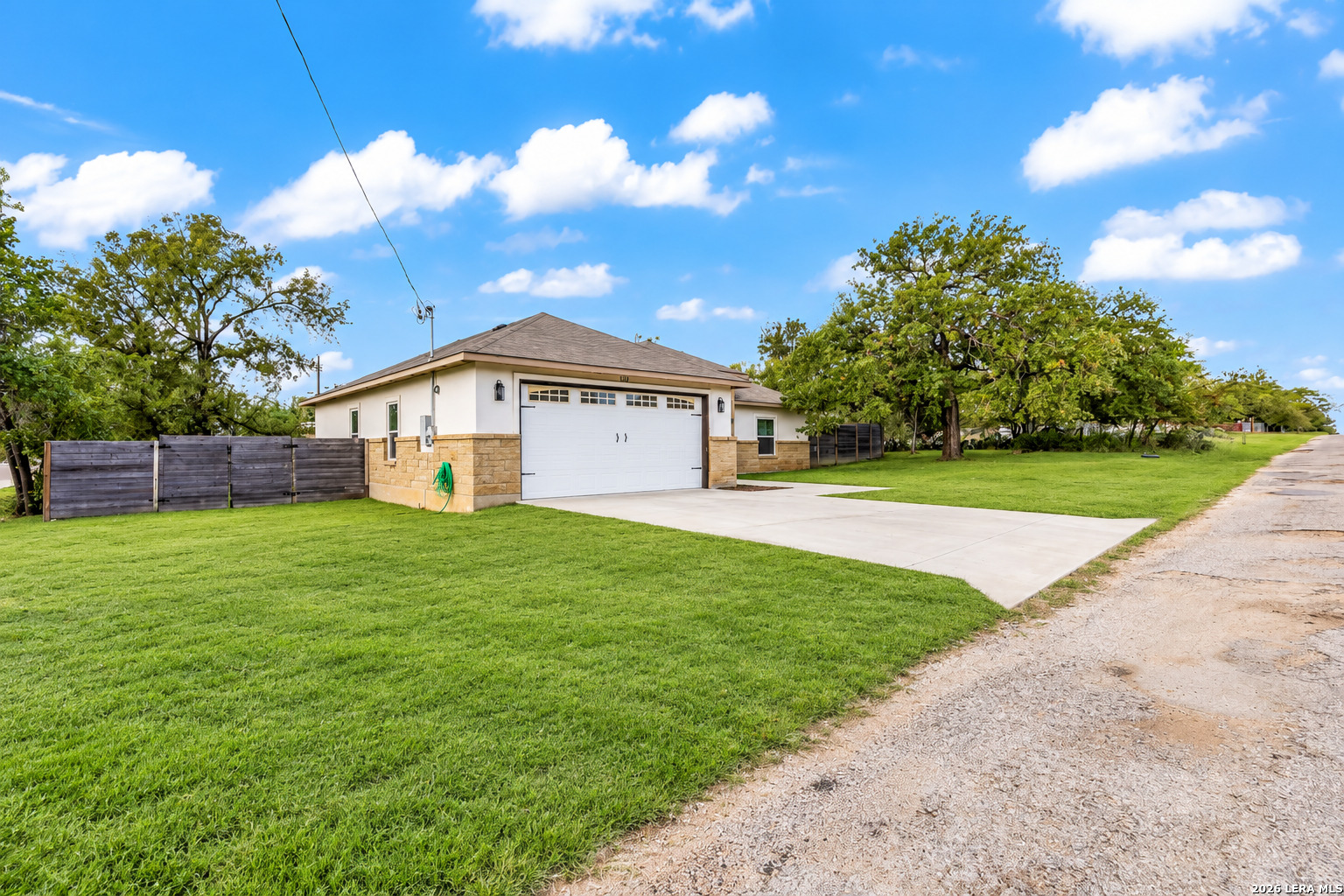 338 E CASTLEBERRY DR, TX 78654