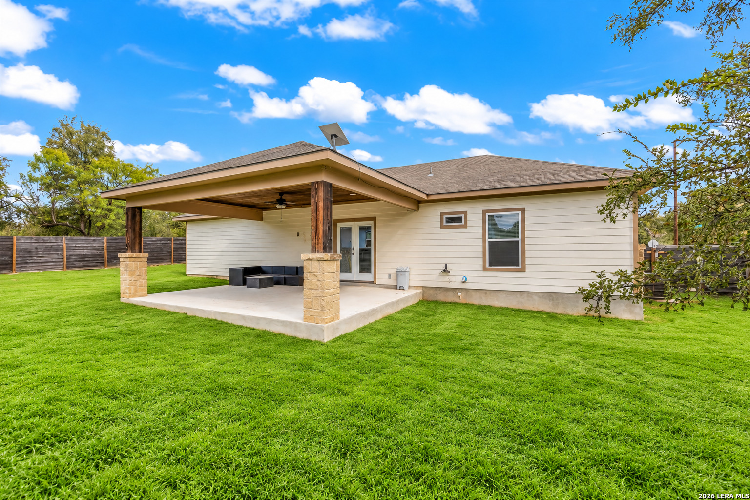338 E CASTLEBERRY DR, TX 78654