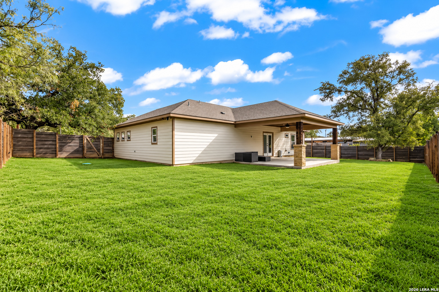 338 E CASTLEBERRY DR, TX 78654