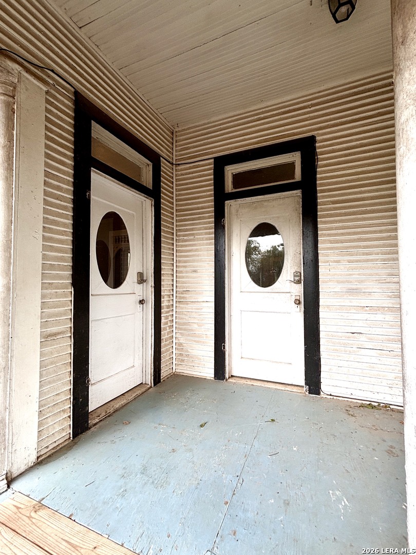 123 E 2ND ST, Elmendorf, TX 78112