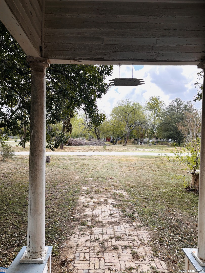 123 E 2ND ST, Elmendorf, TX 78112