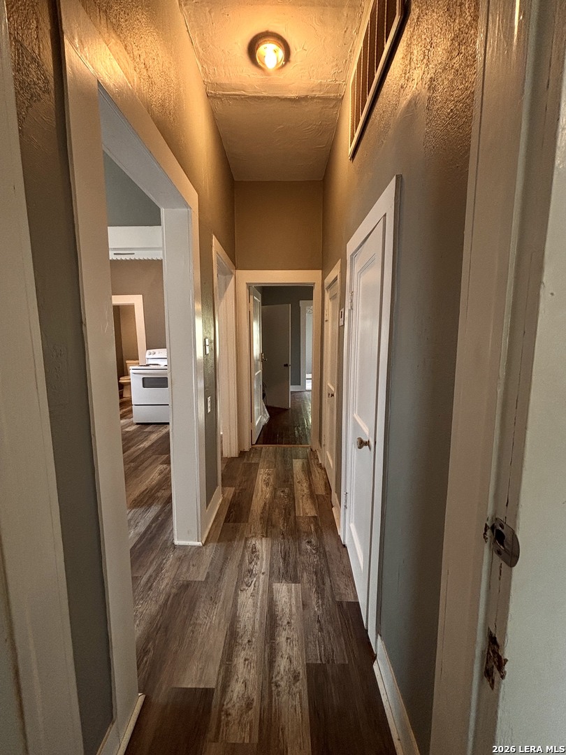 123 E 2ND ST, Elmendorf, TX 78112
