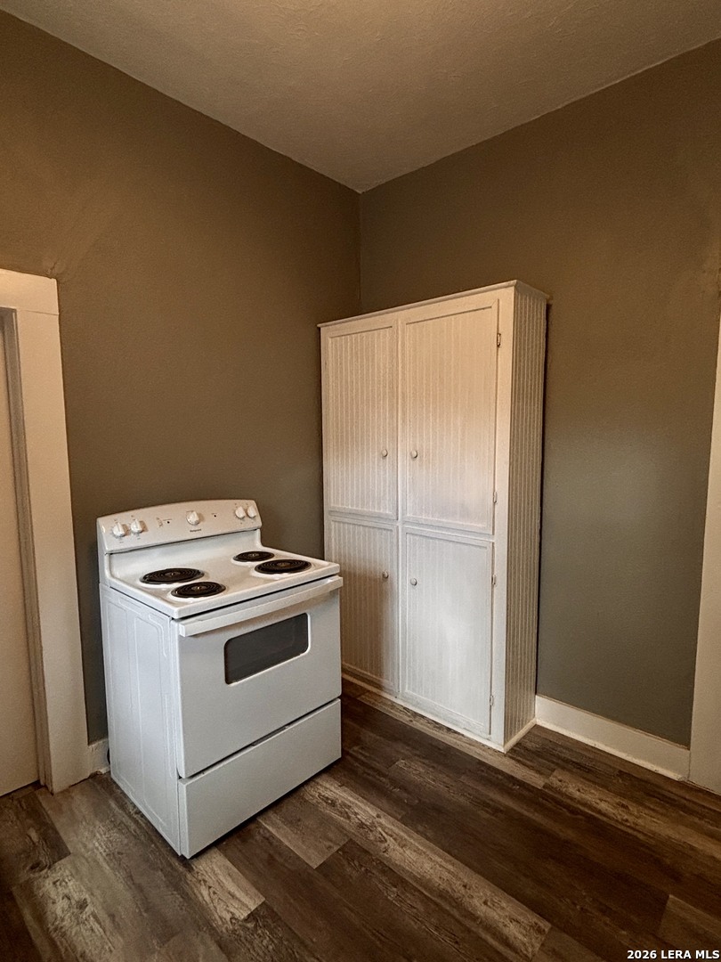 123 E 2ND ST, Elmendorf, TX 78112