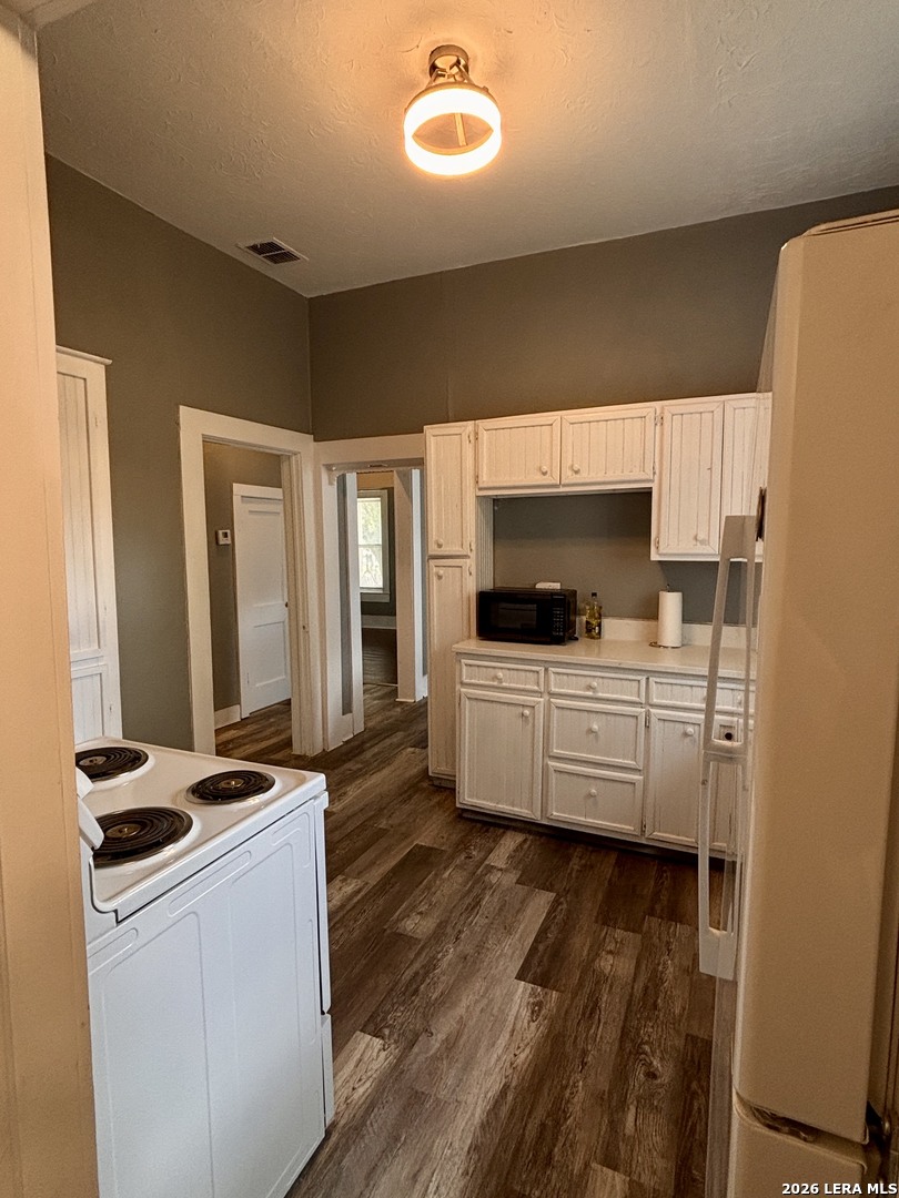 123 E 2ND ST, Elmendorf, TX 78112