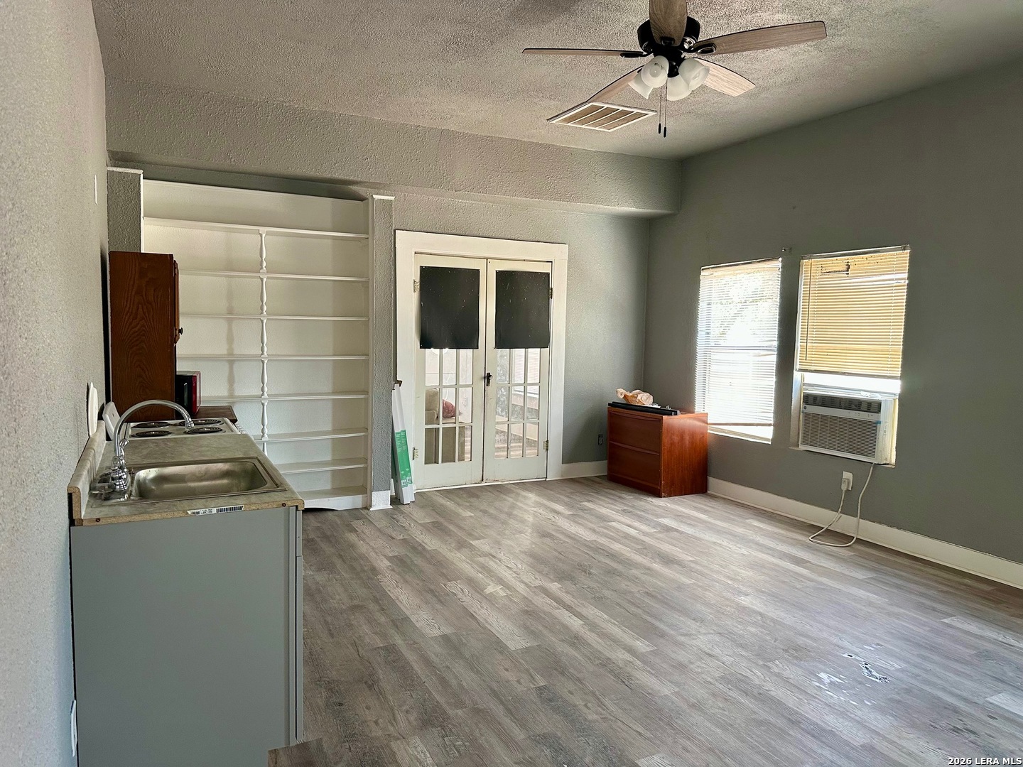 123 E 2ND ST, Elmendorf, TX 78112
