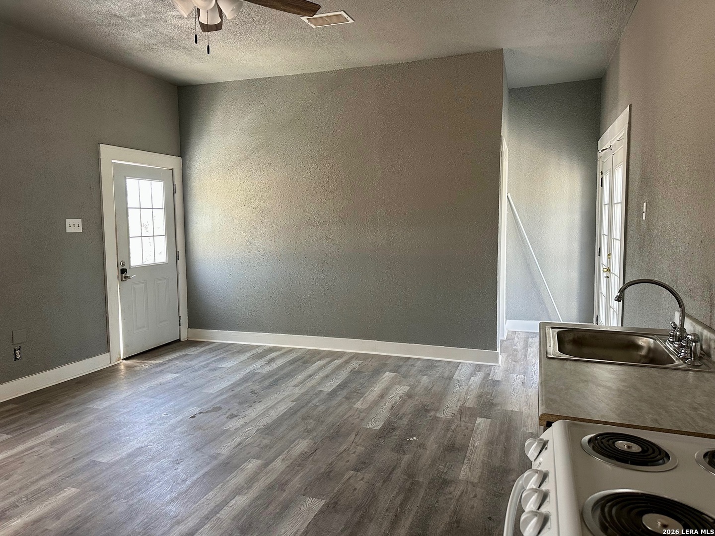 123 E 2ND ST, Elmendorf, TX 78112