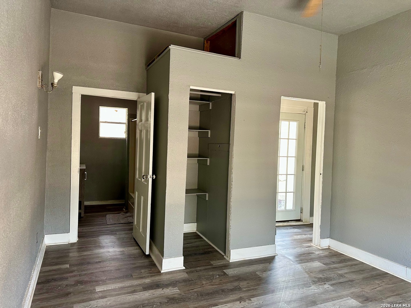 123 E 2ND ST, Elmendorf, TX 78112