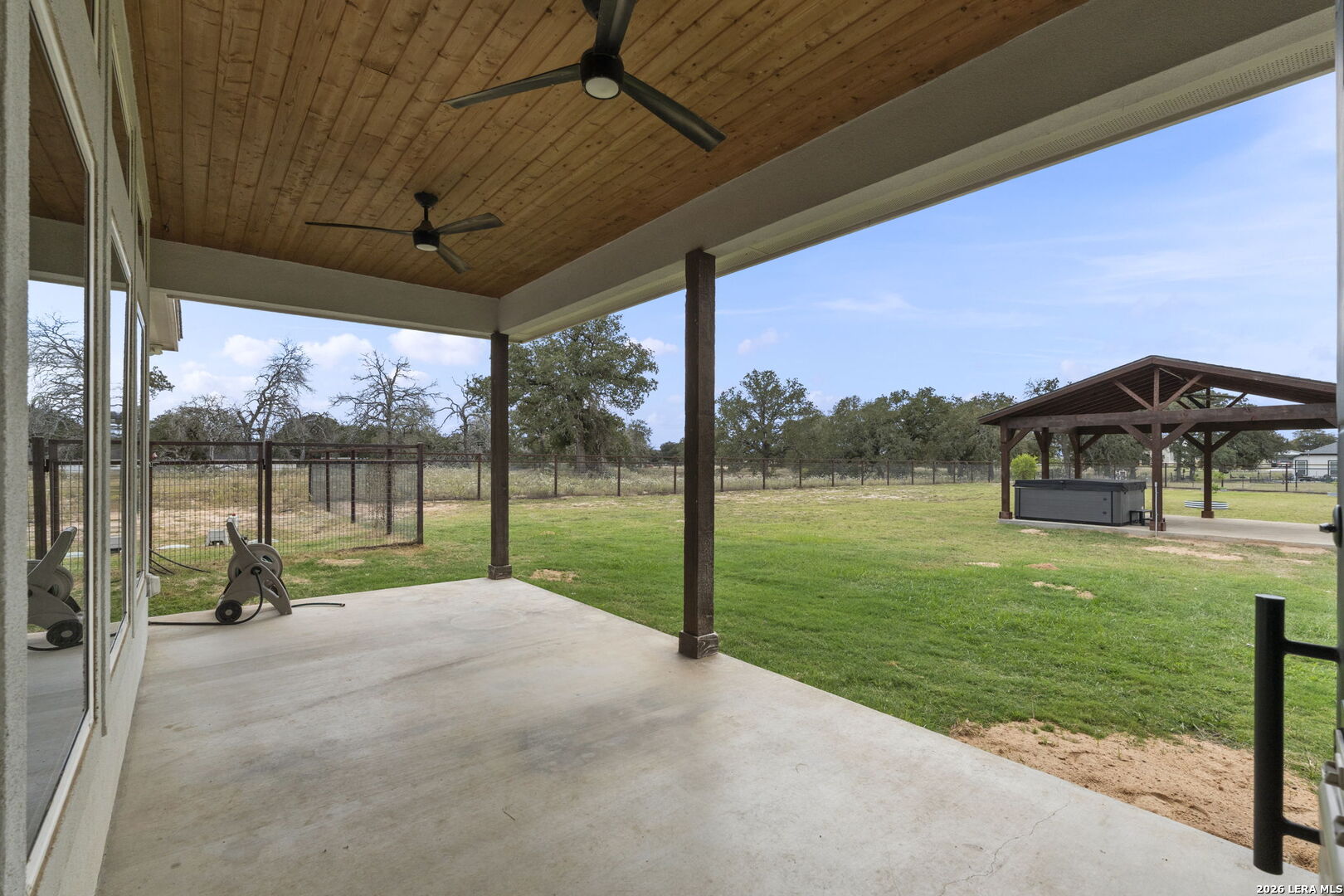 116 CLARENCE DR, Floresville, TX 78114