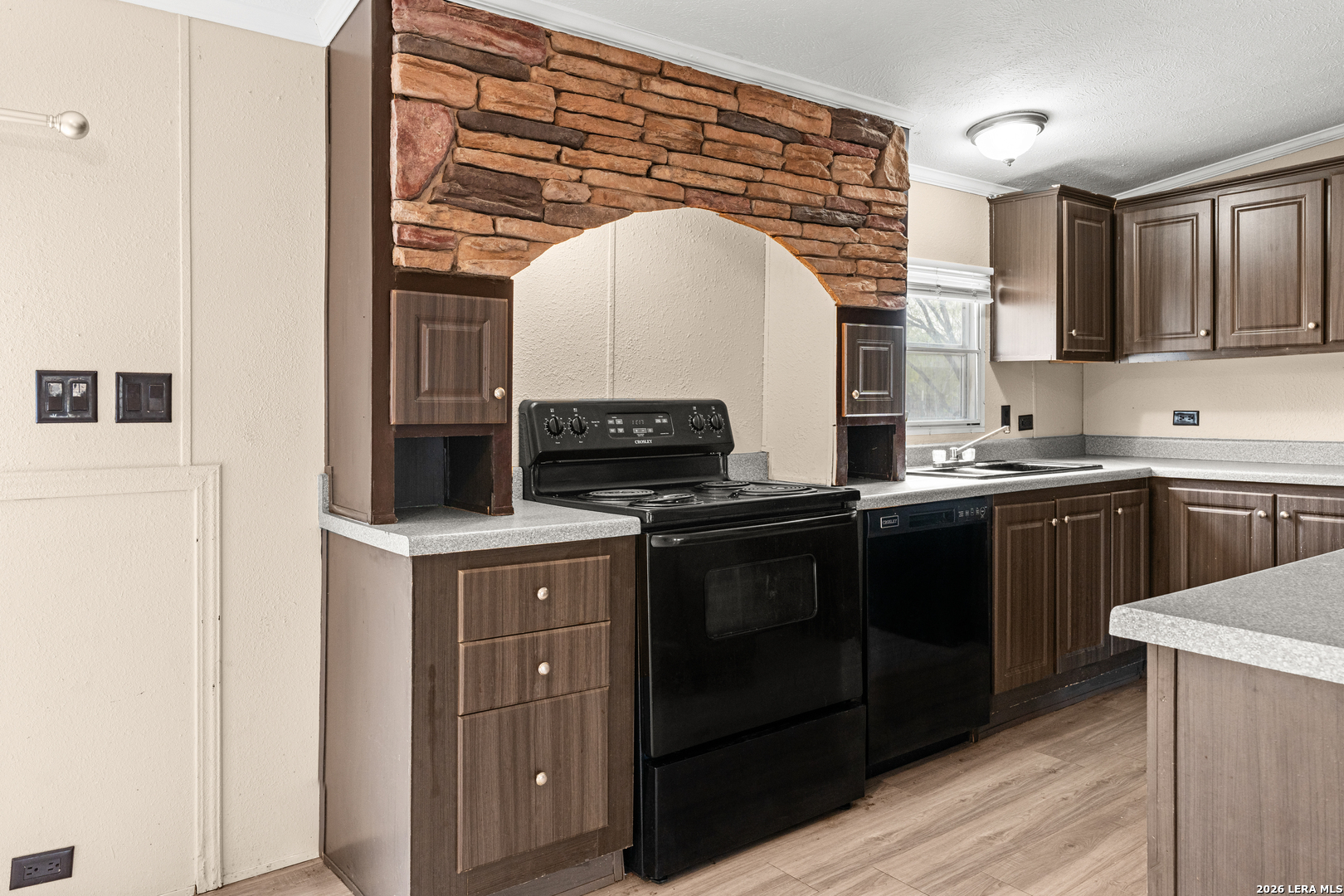 1007 County Road 773, Devine, TX 78016