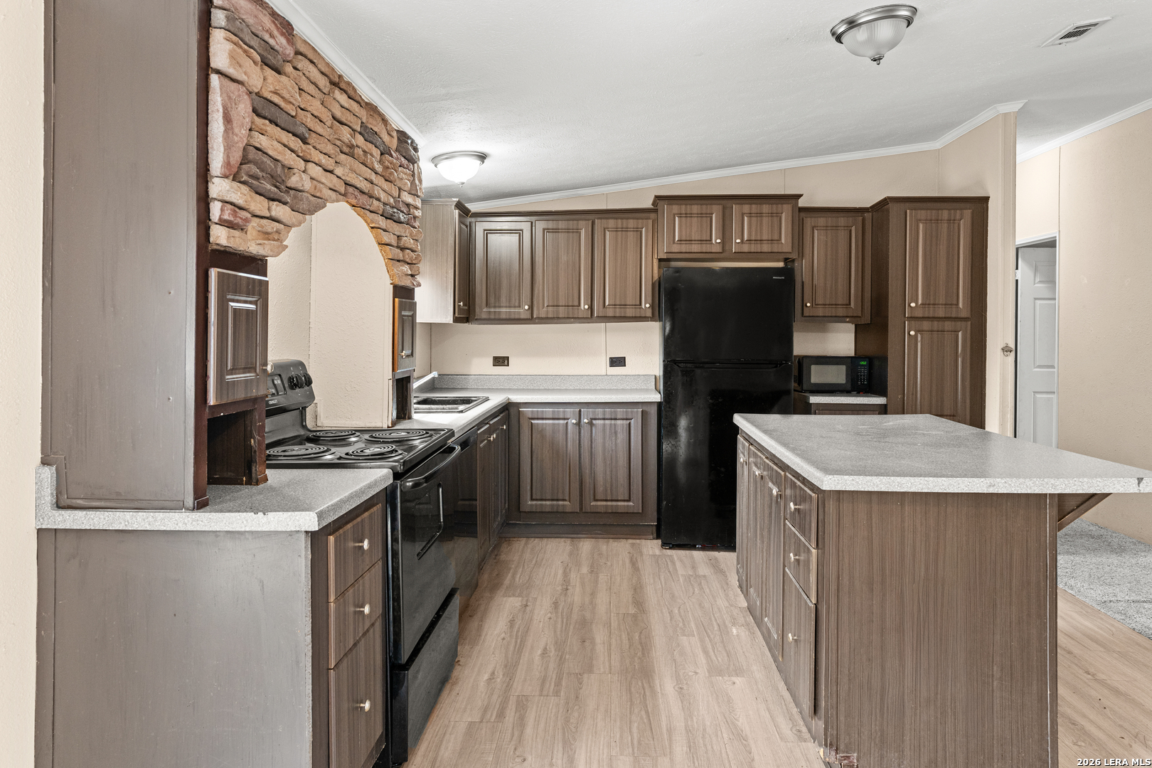 1007 County Road 773, Devine, TX 78016