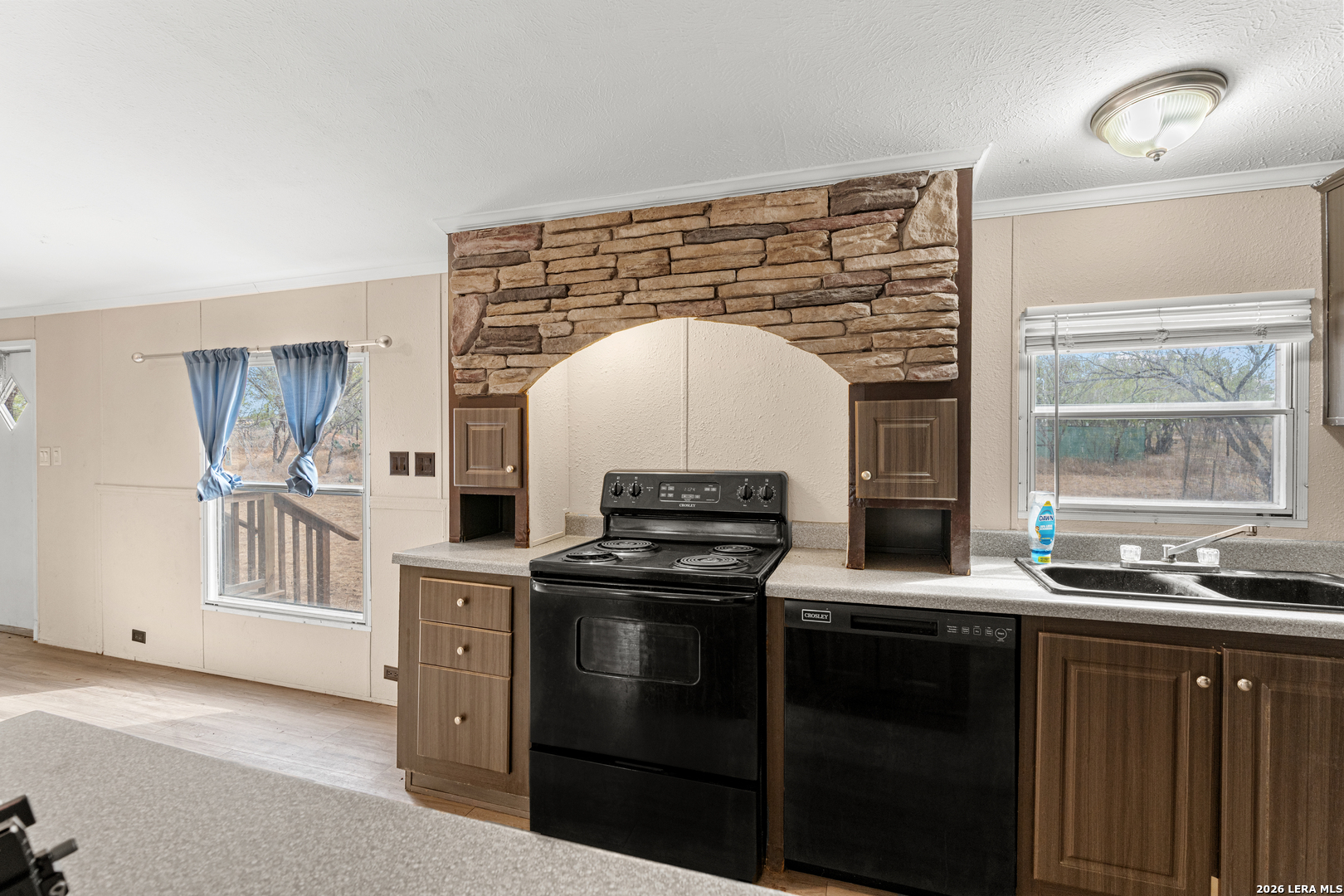 1007 County Road 773, Devine, TX 78016