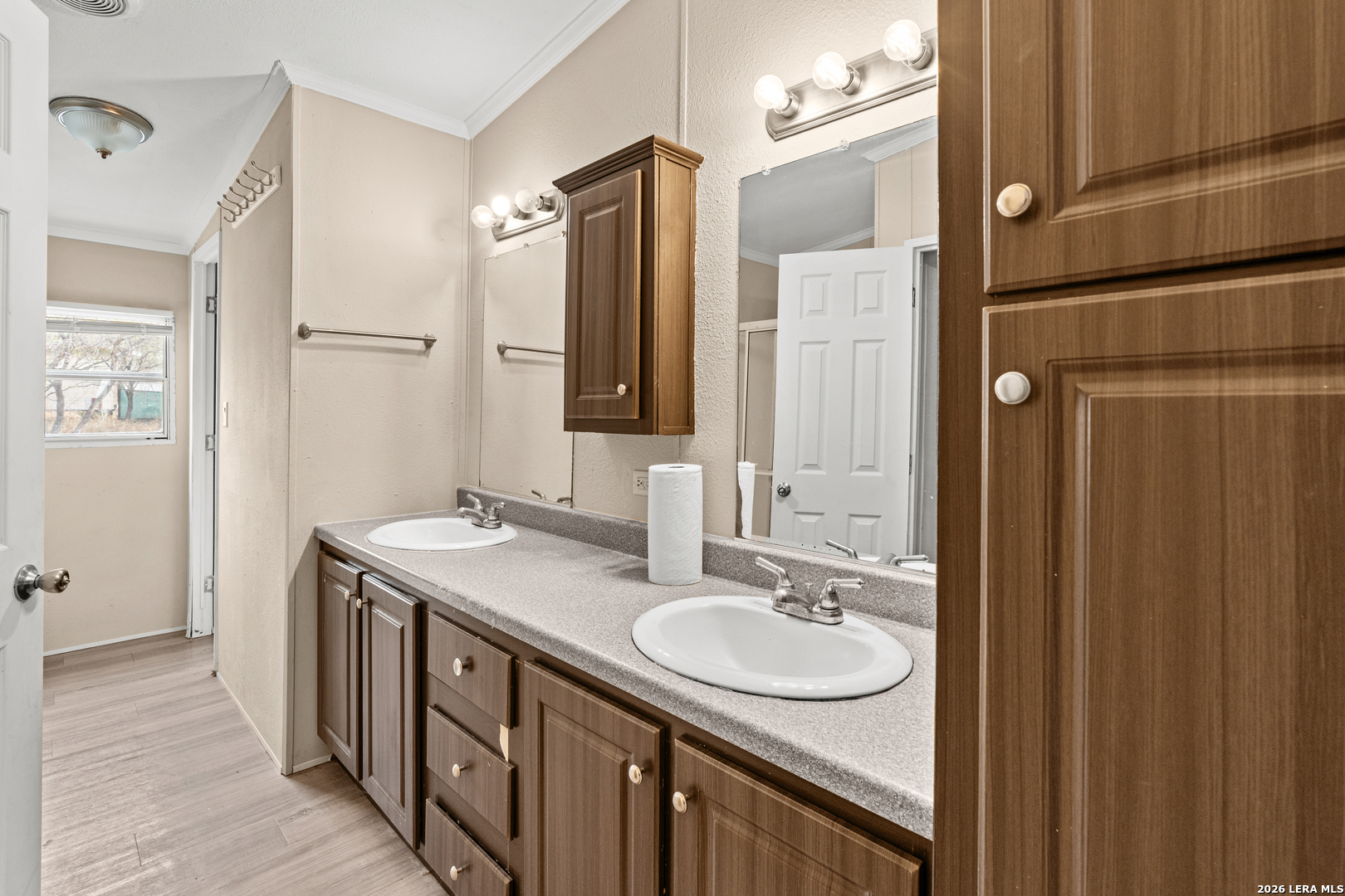1007 County Road 773, Devine, TX 78016