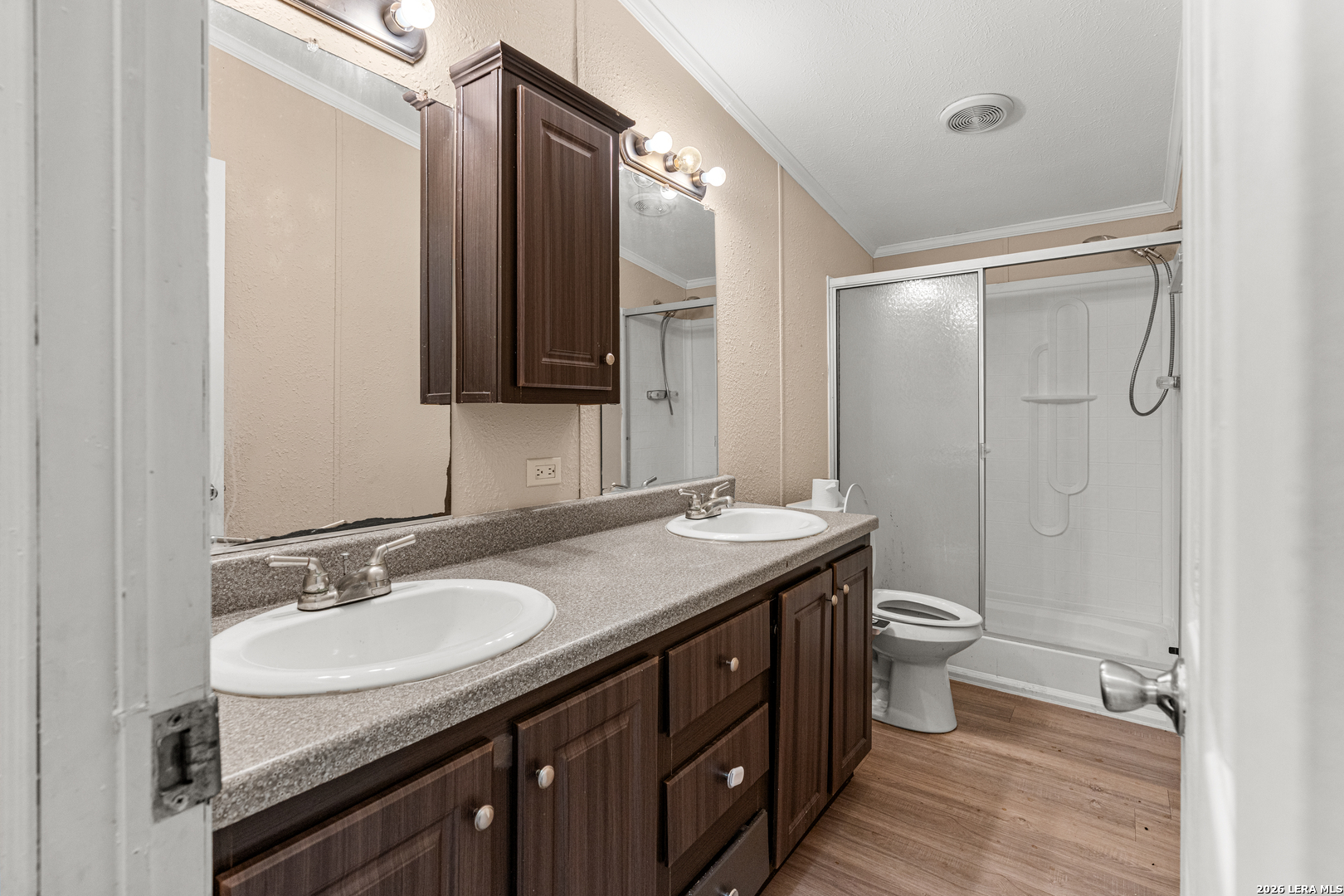 1007 County Road 773, Devine, TX 78016