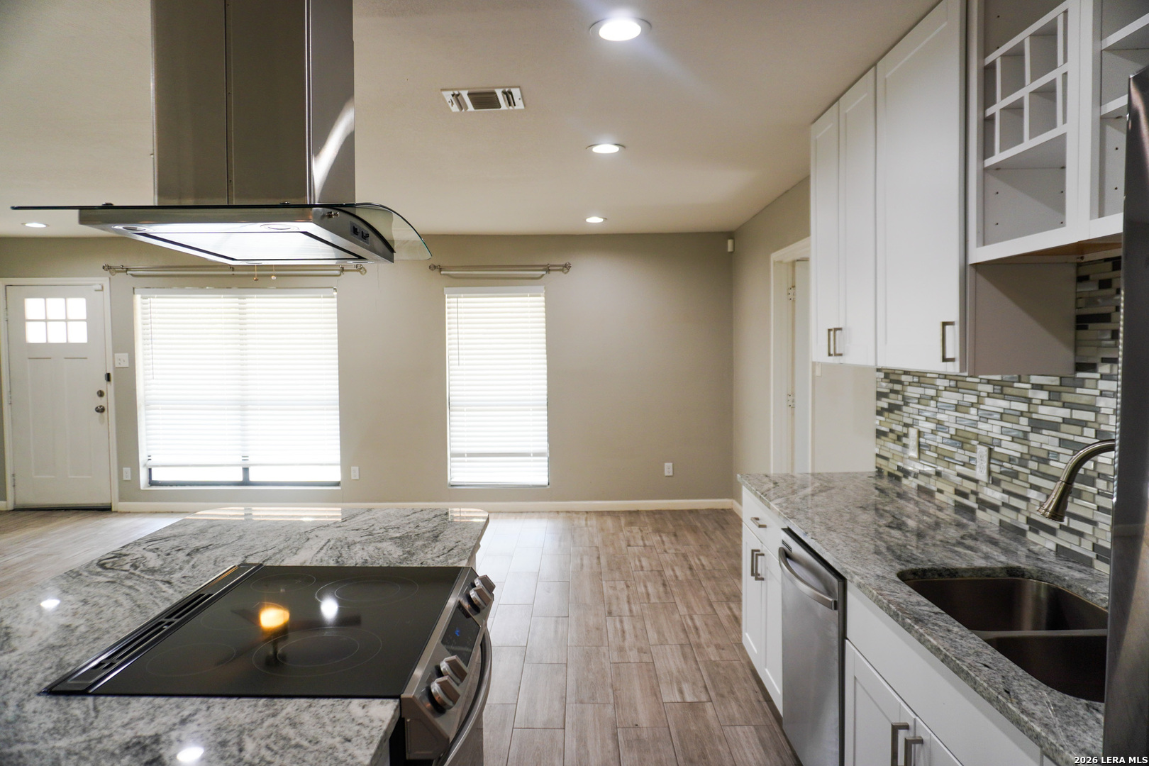 211 BEVERLY DR, San Antonio, TX 78228