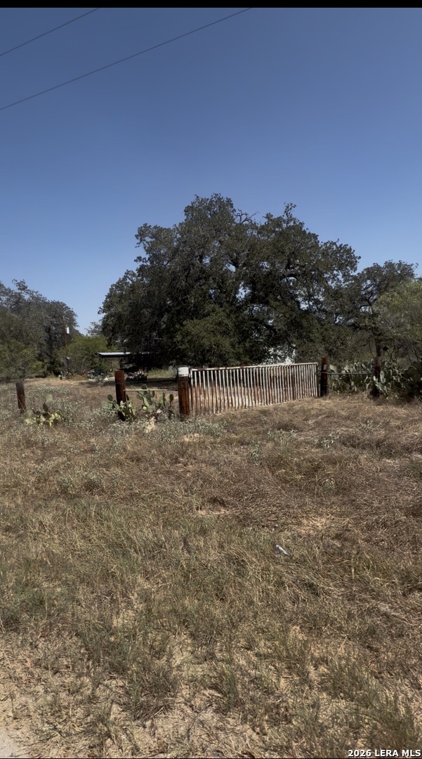 472 TERRACE HILL LN, Floresville, TX 78114