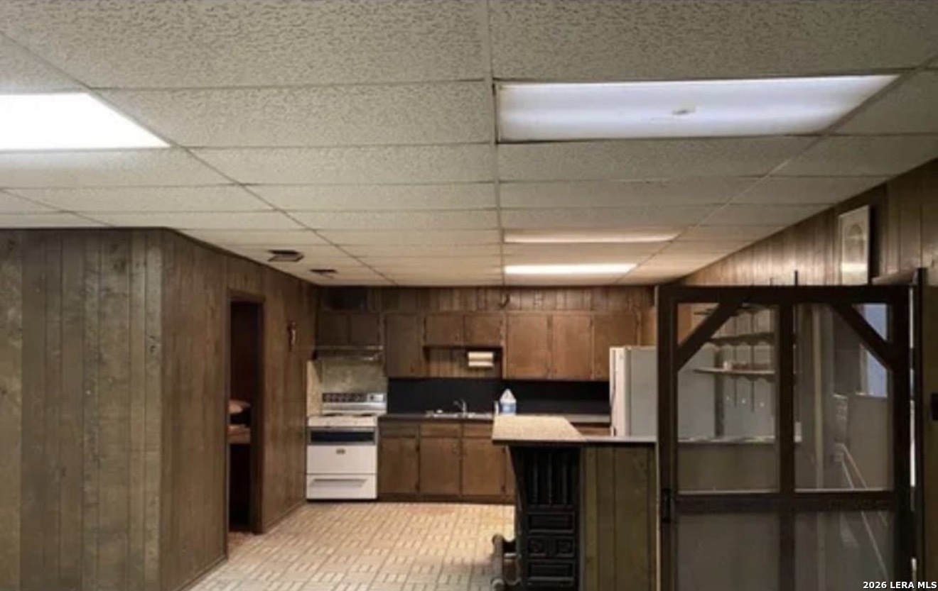 472 TERRACE HILL LN, Floresville, TX 78114
