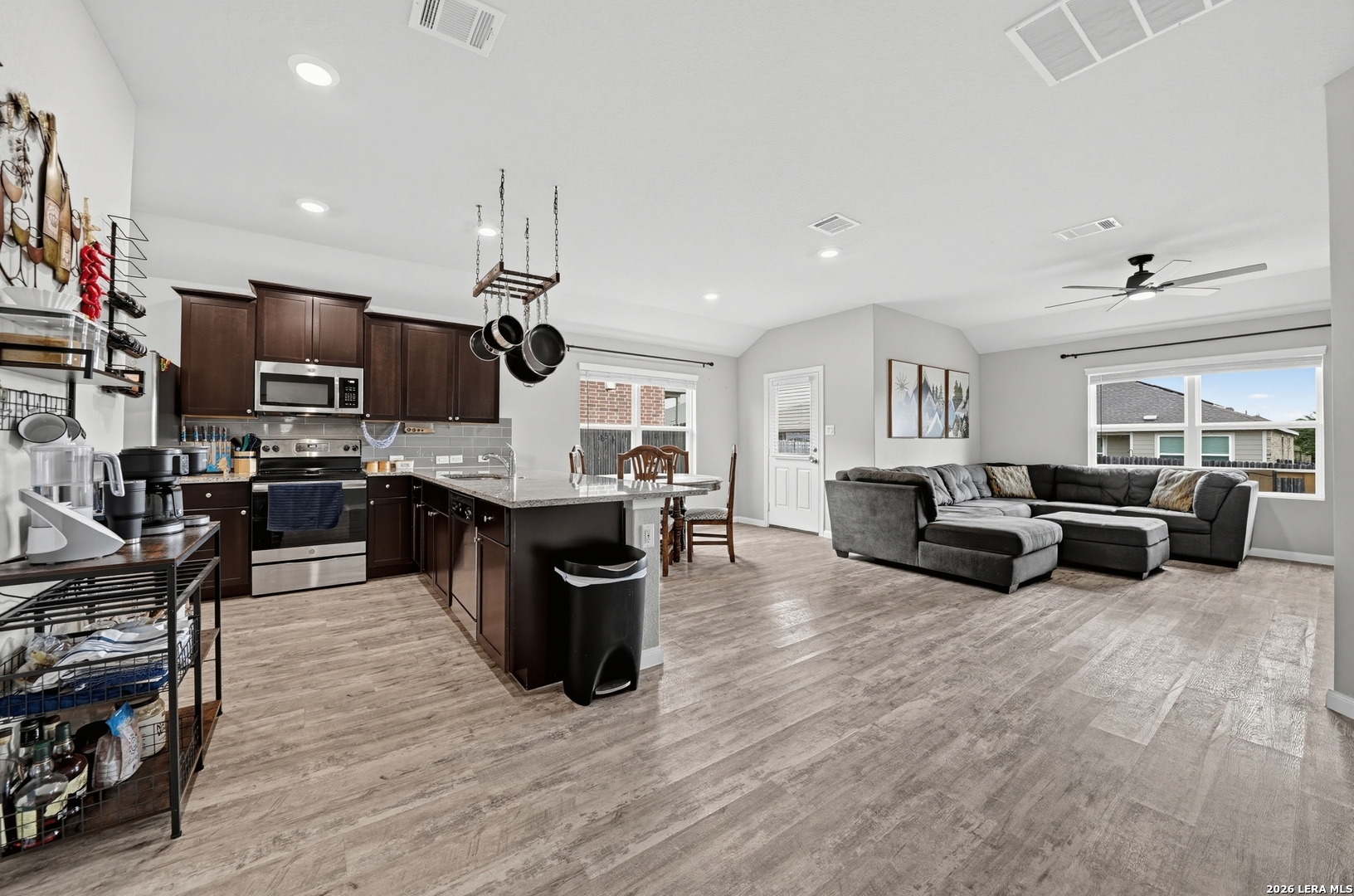 210 Hanover Pl, Cibolo, TX 78108