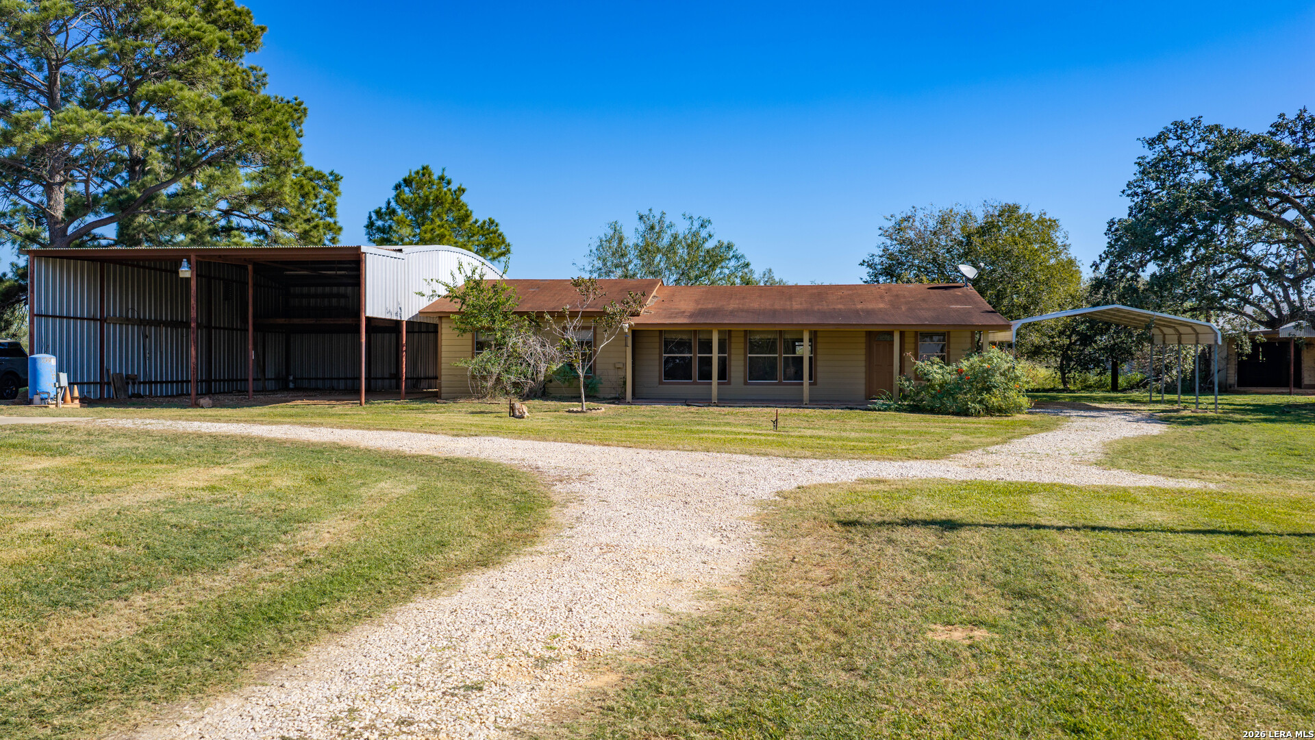 377 Us Highway 181 S, Floresville, TX 78114
