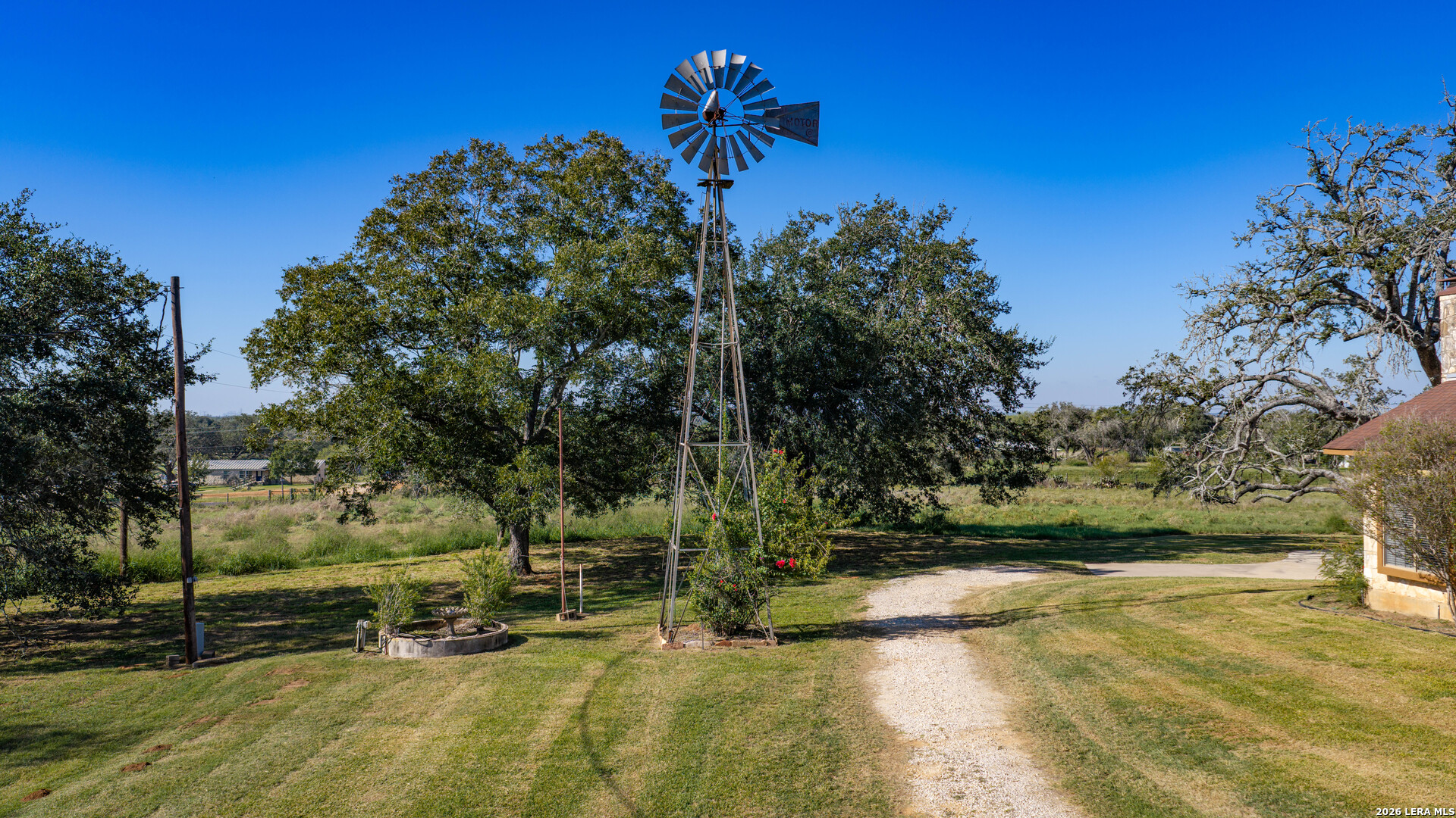 377 Us Highway 181 S, Floresville, TX 78114