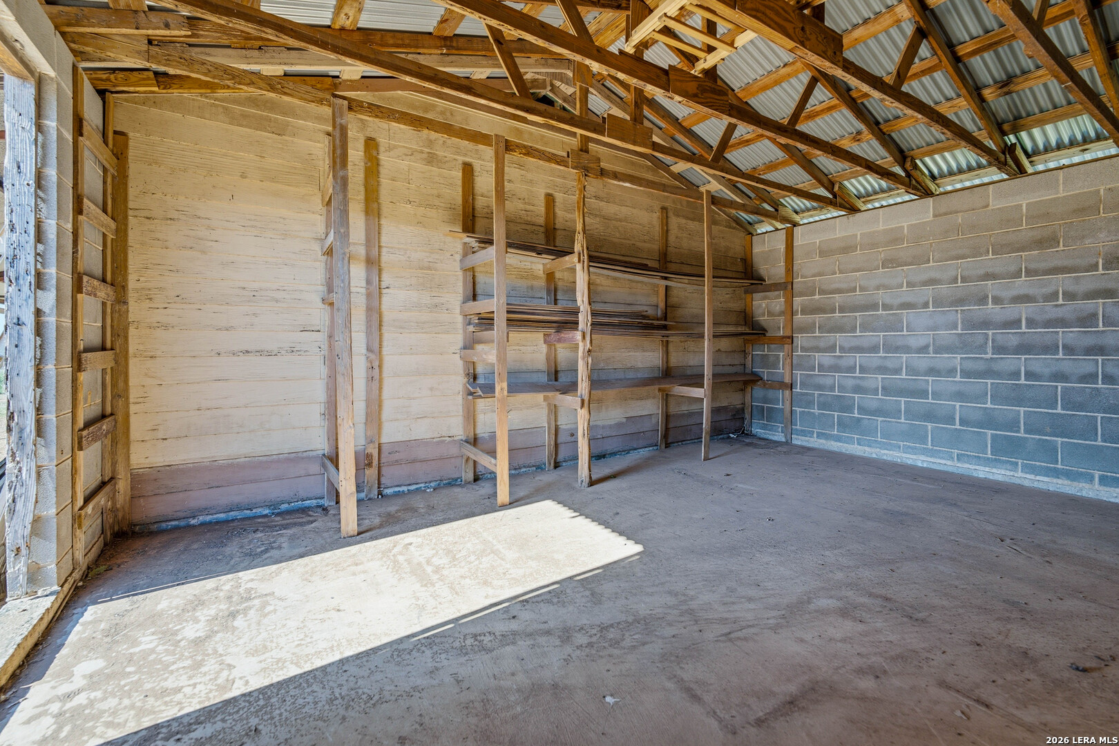 377 Us Highway 181 S, Floresville, TX 78114