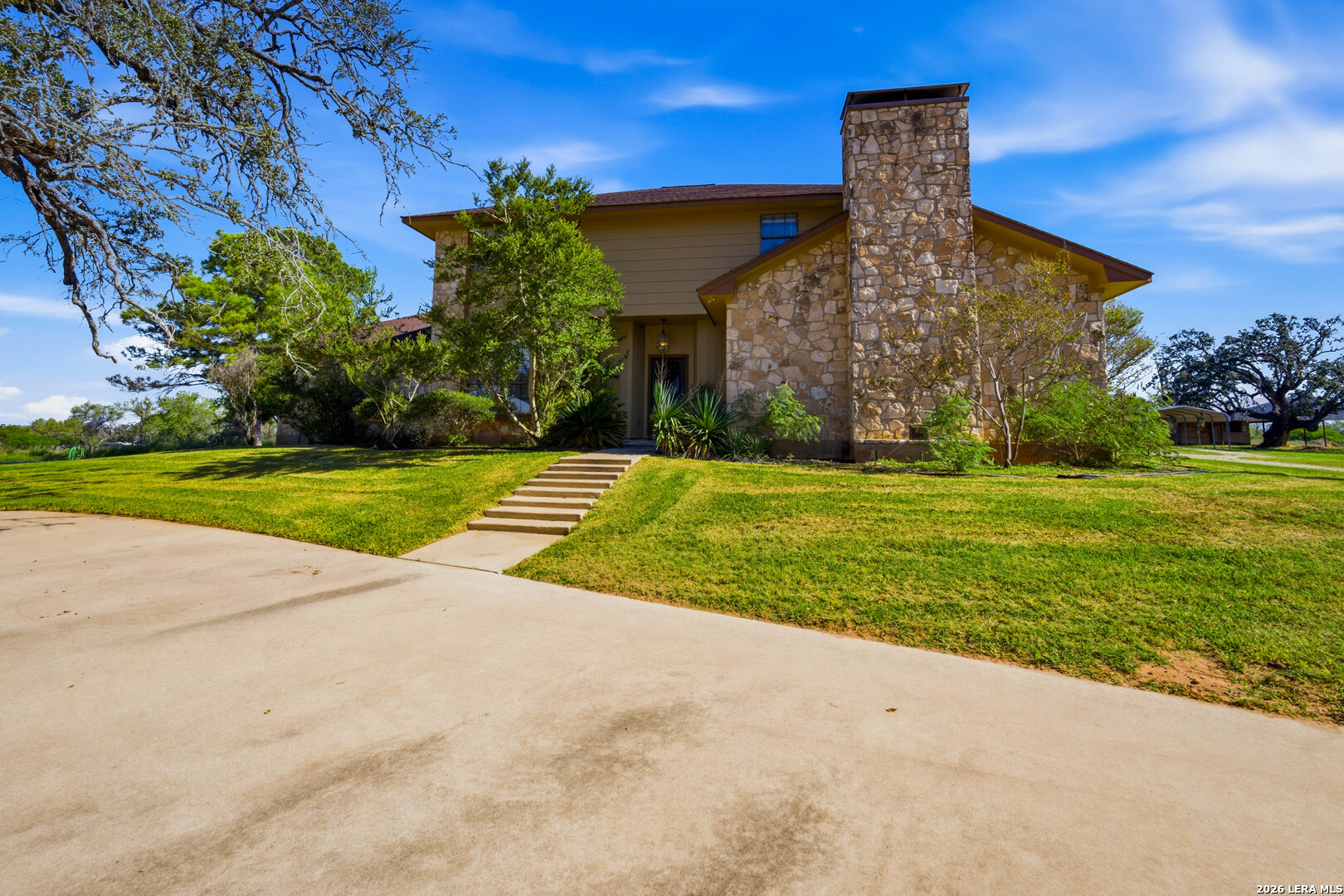 377 Us Highway 181 S, Floresville, TX 78114