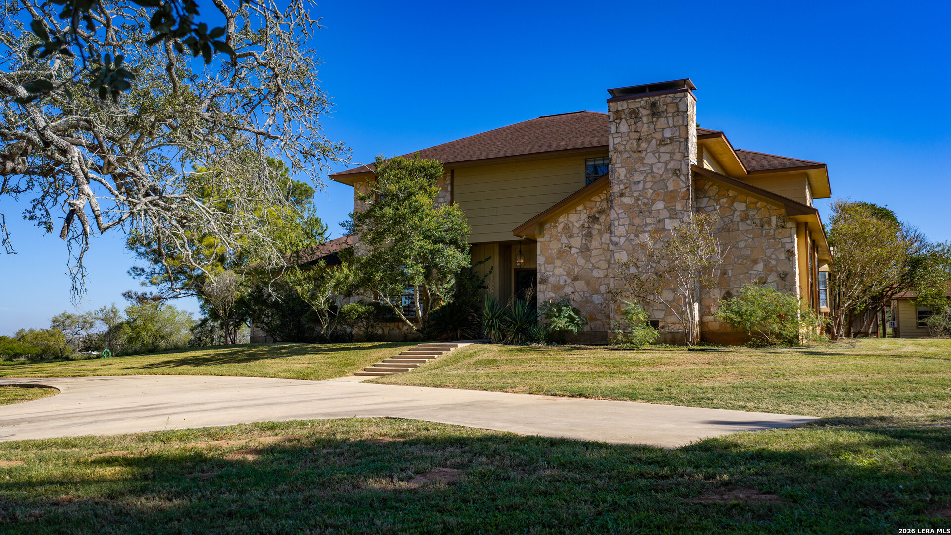 377 Us Highway 181 S, Floresville, TX 78114