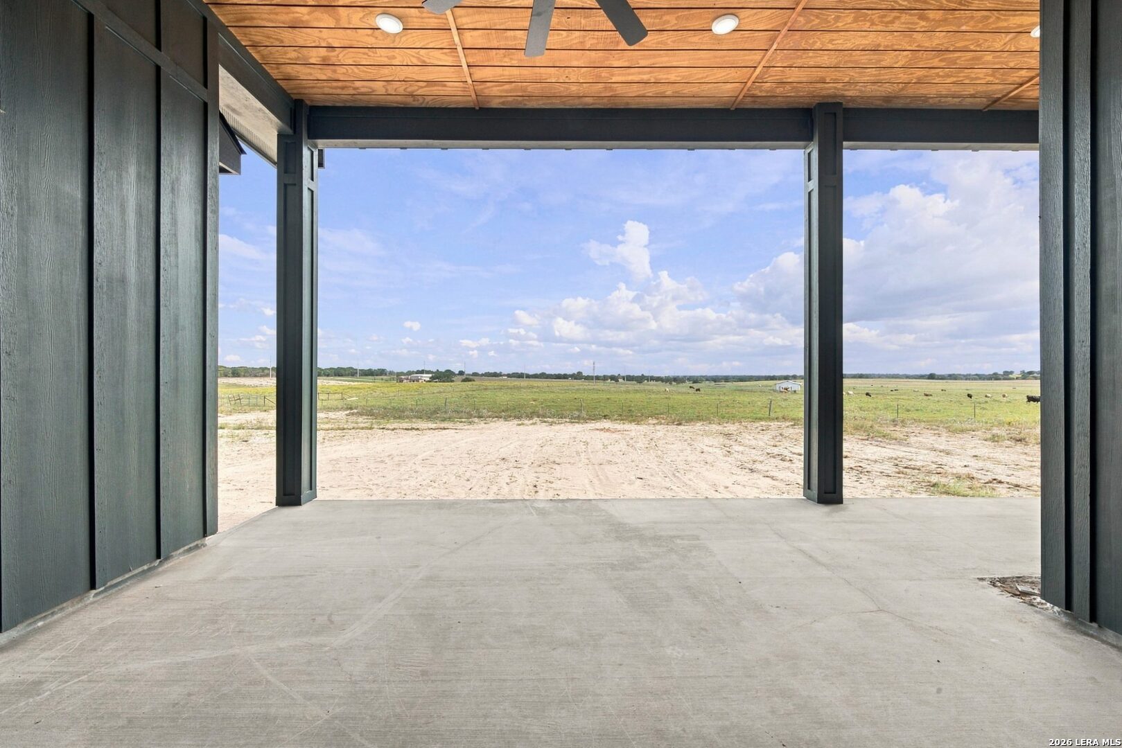 120 PIONEER DR, La Vernia, TX 78121