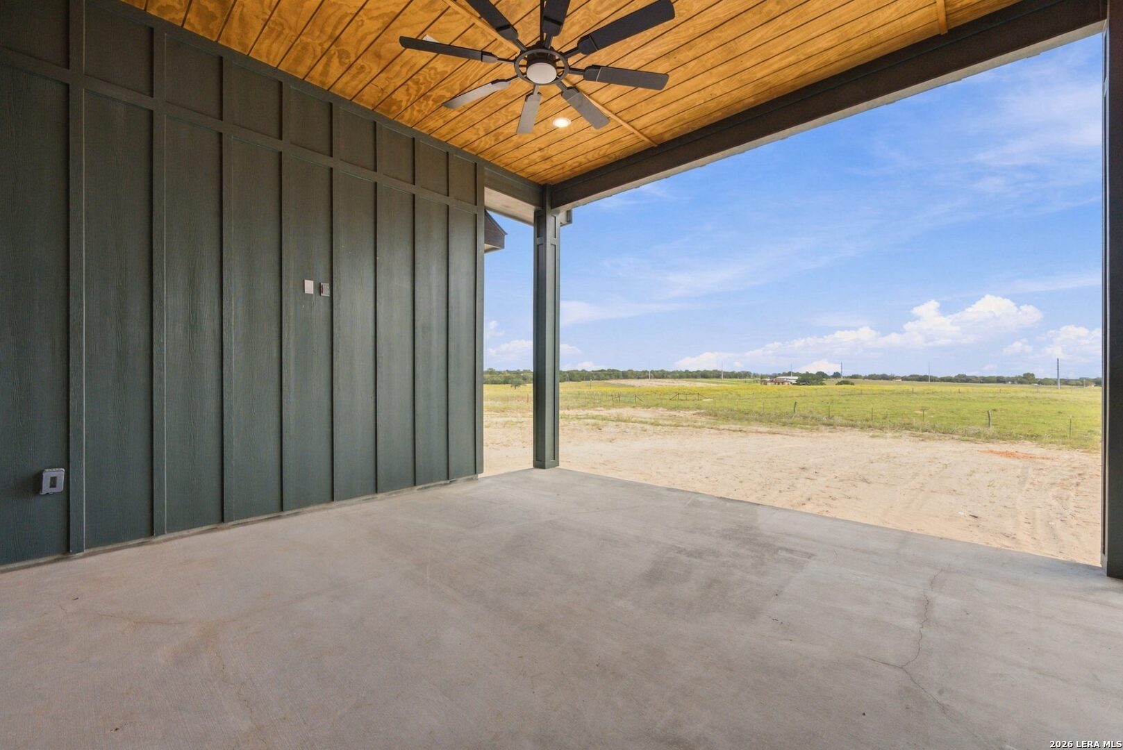 120 PIONEER DR, La Vernia, TX 78121