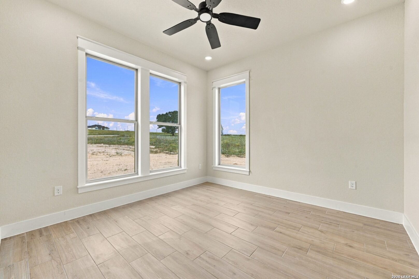 120 PIONEER DR, La Vernia, TX 78121