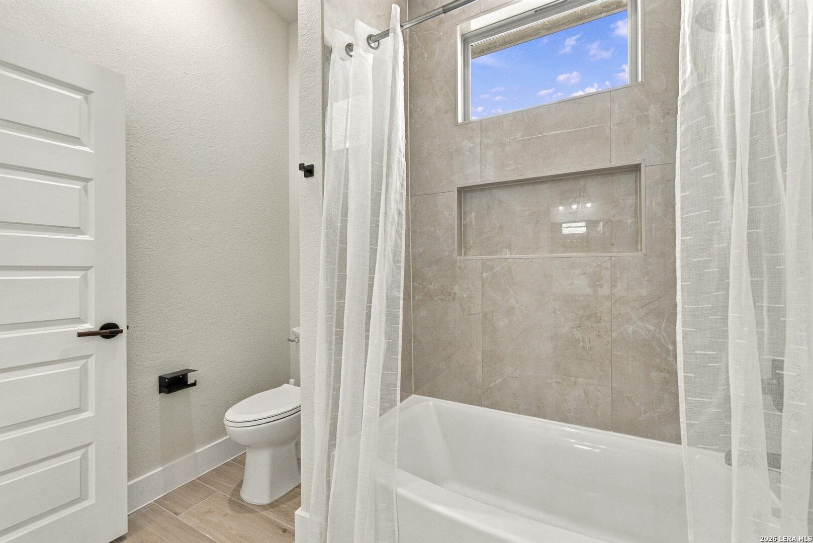 120 PIONEER DR, La Vernia, TX 78121