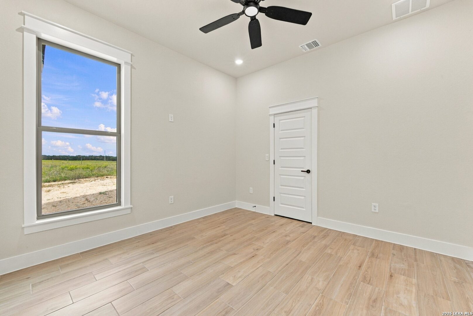 120 PIONEER DR, La Vernia, TX 78121