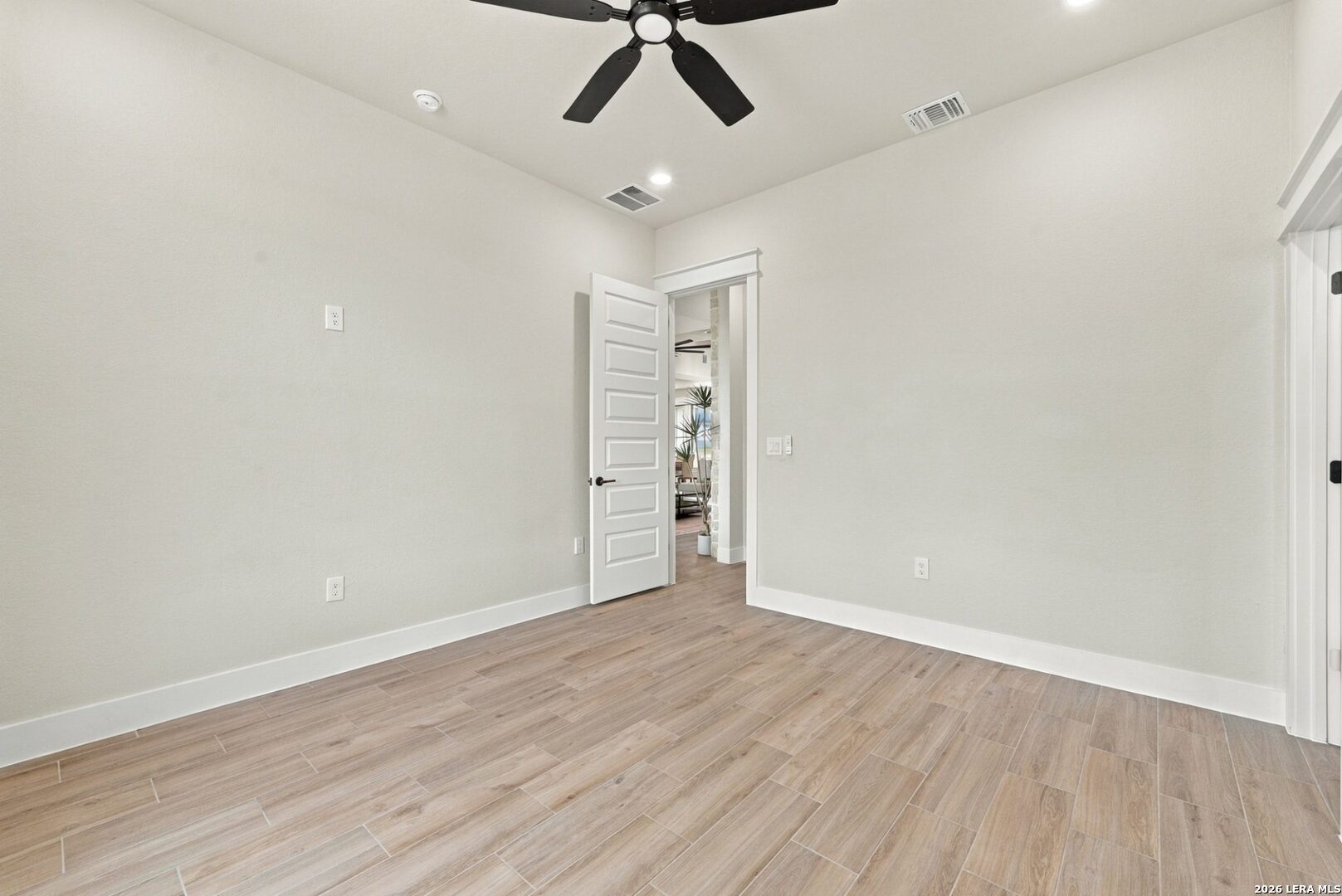 120 PIONEER DR, La Vernia, TX 78121