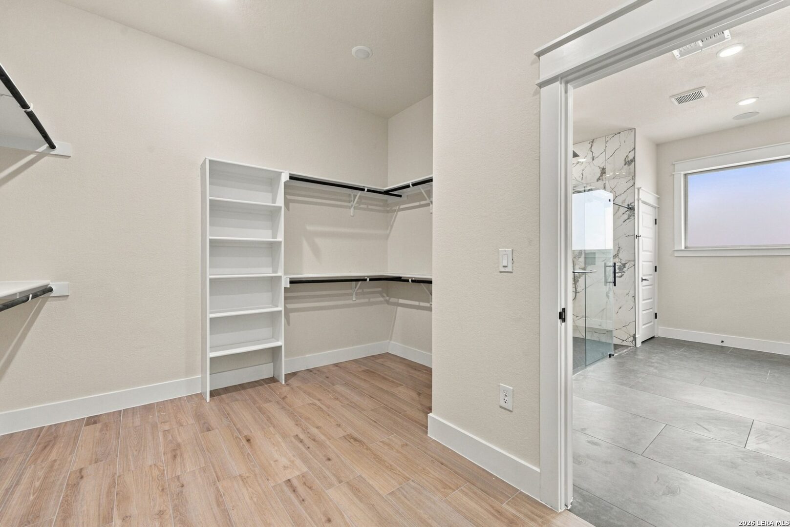 120 PIONEER DR, La Vernia, TX 78121