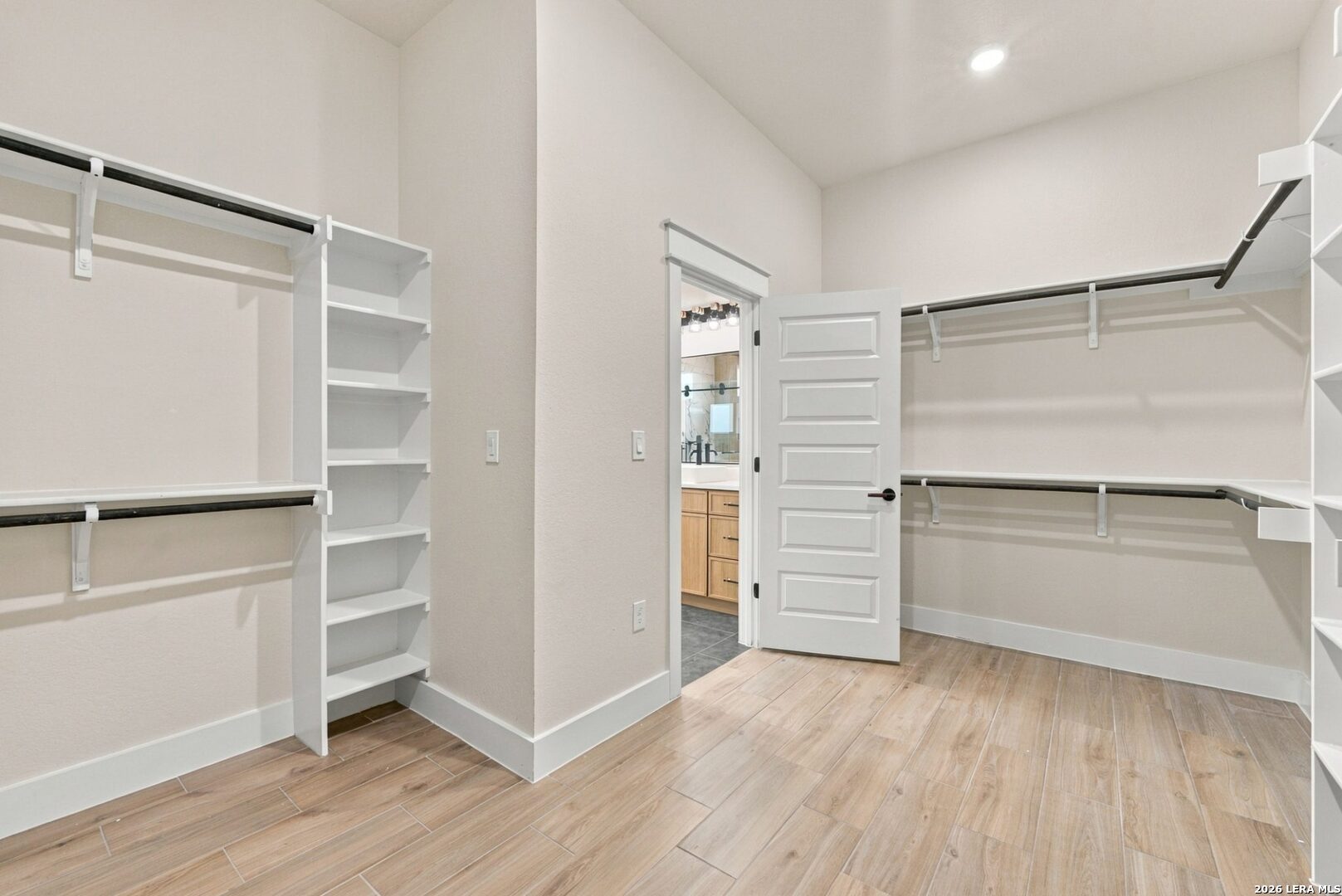 120 PIONEER DR, La Vernia, TX 78121
