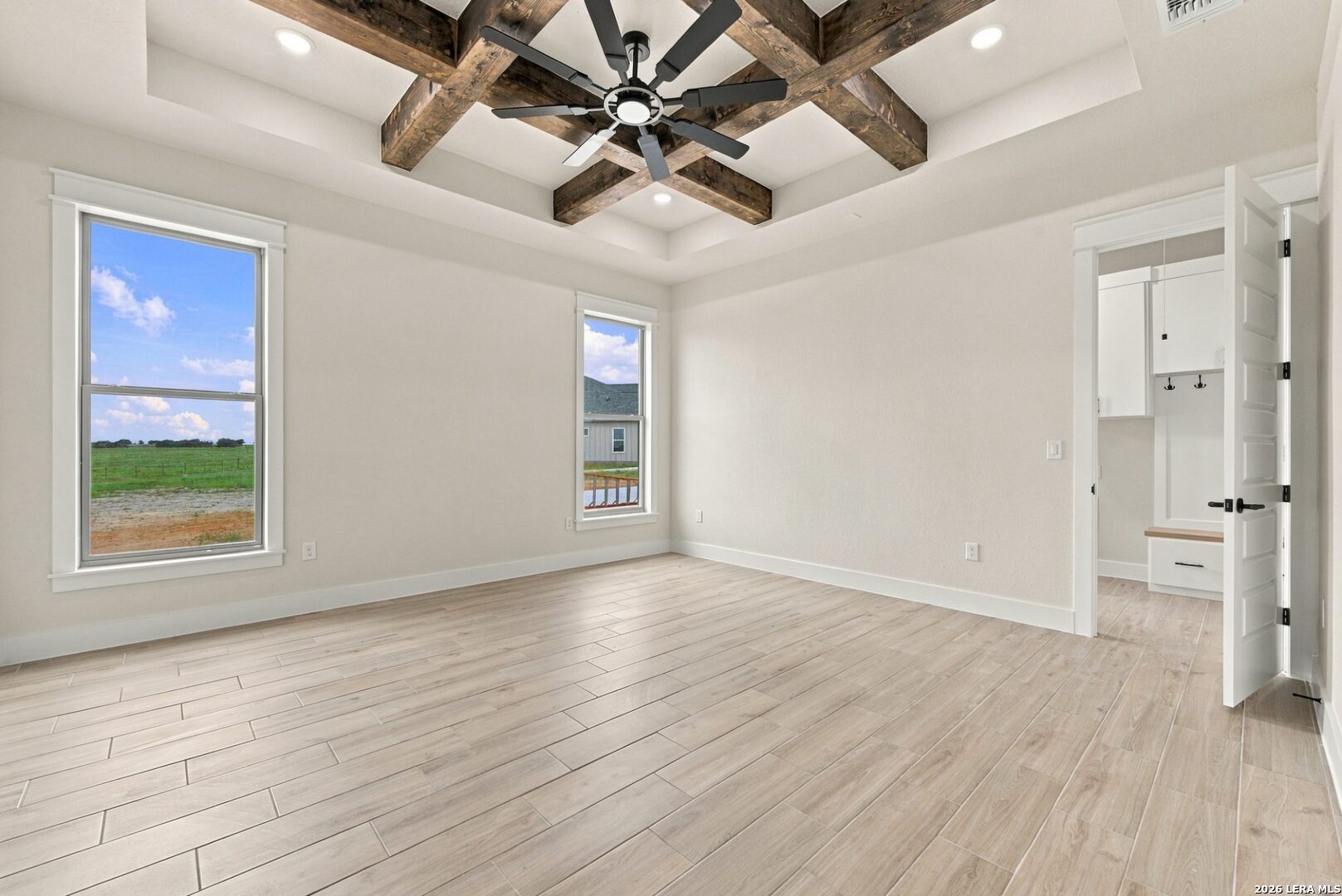 120 PIONEER DR, La Vernia, TX 78121