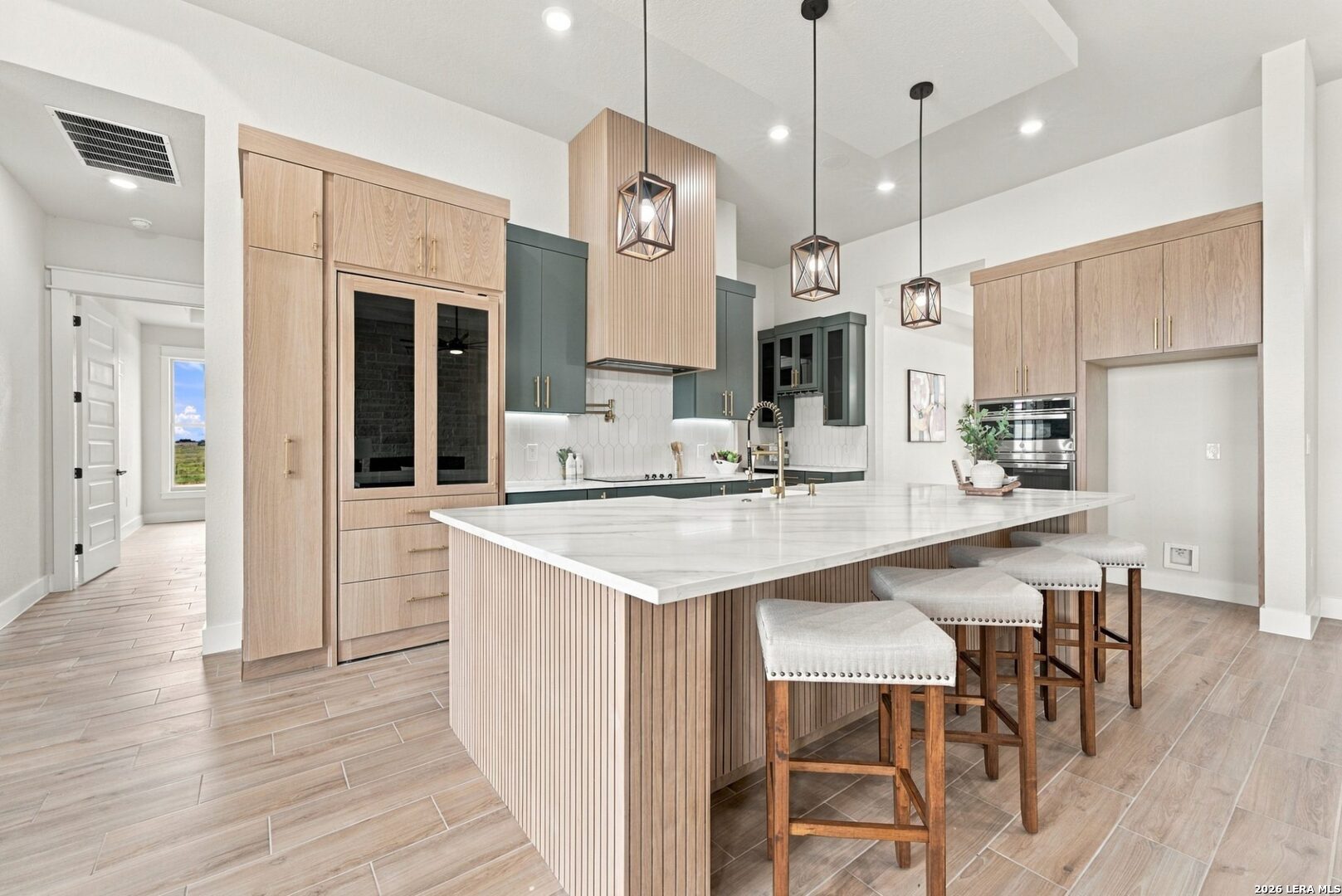 120 PIONEER DR, La Vernia, TX 78121