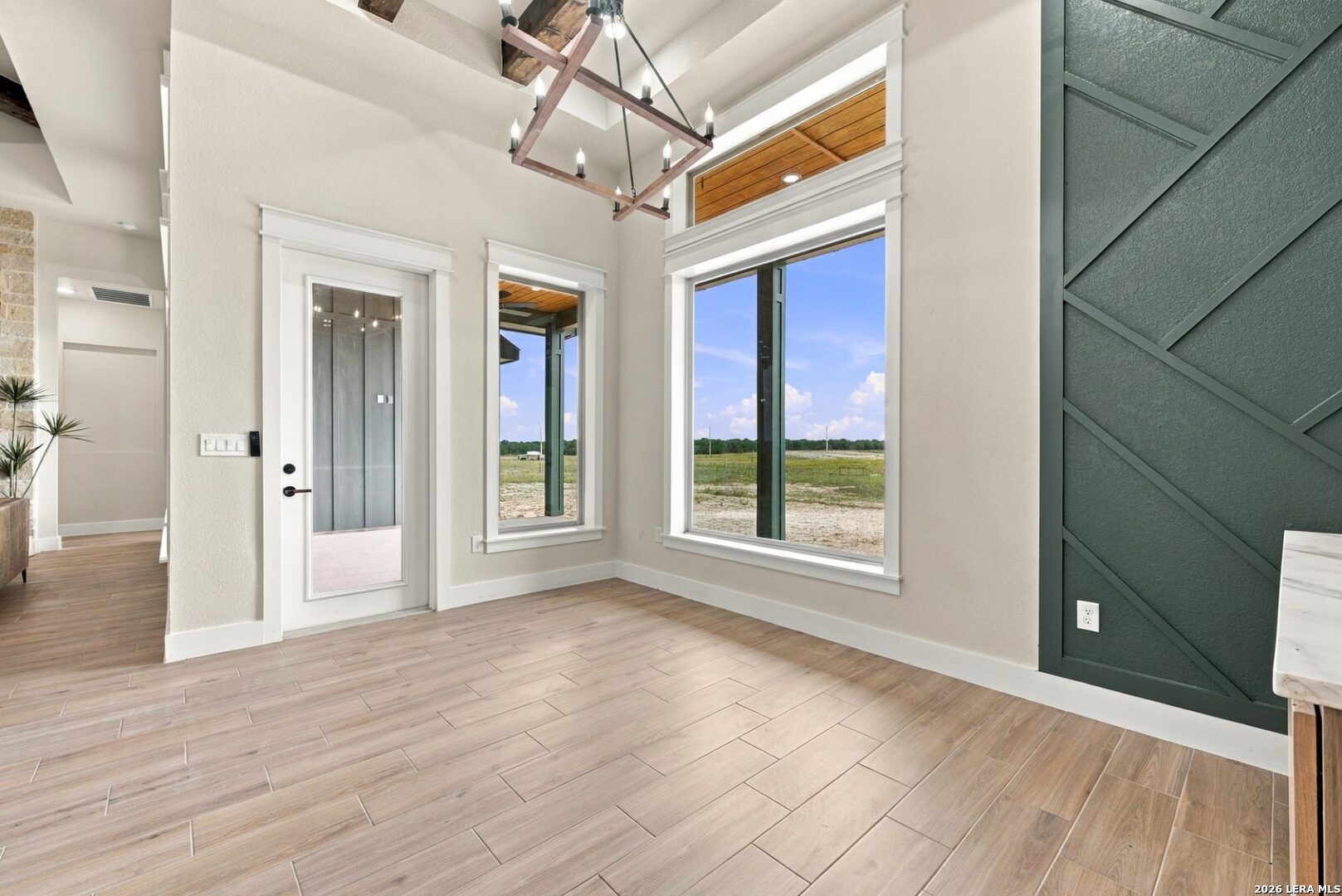 120 PIONEER DR, La Vernia, TX 78121