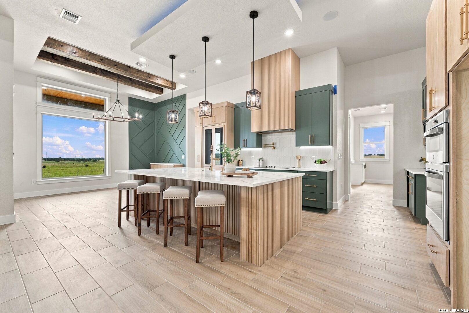 120 PIONEER DR, La Vernia, TX 78121
