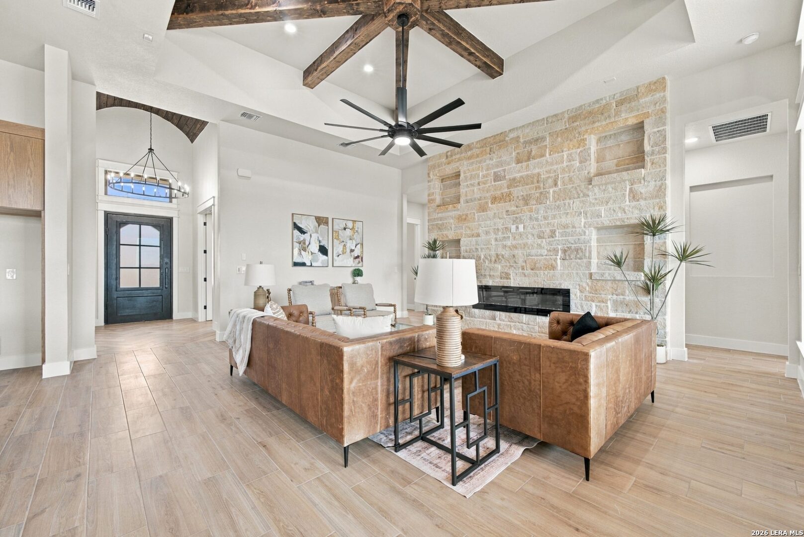 120 PIONEER DR, La Vernia, TX 78121