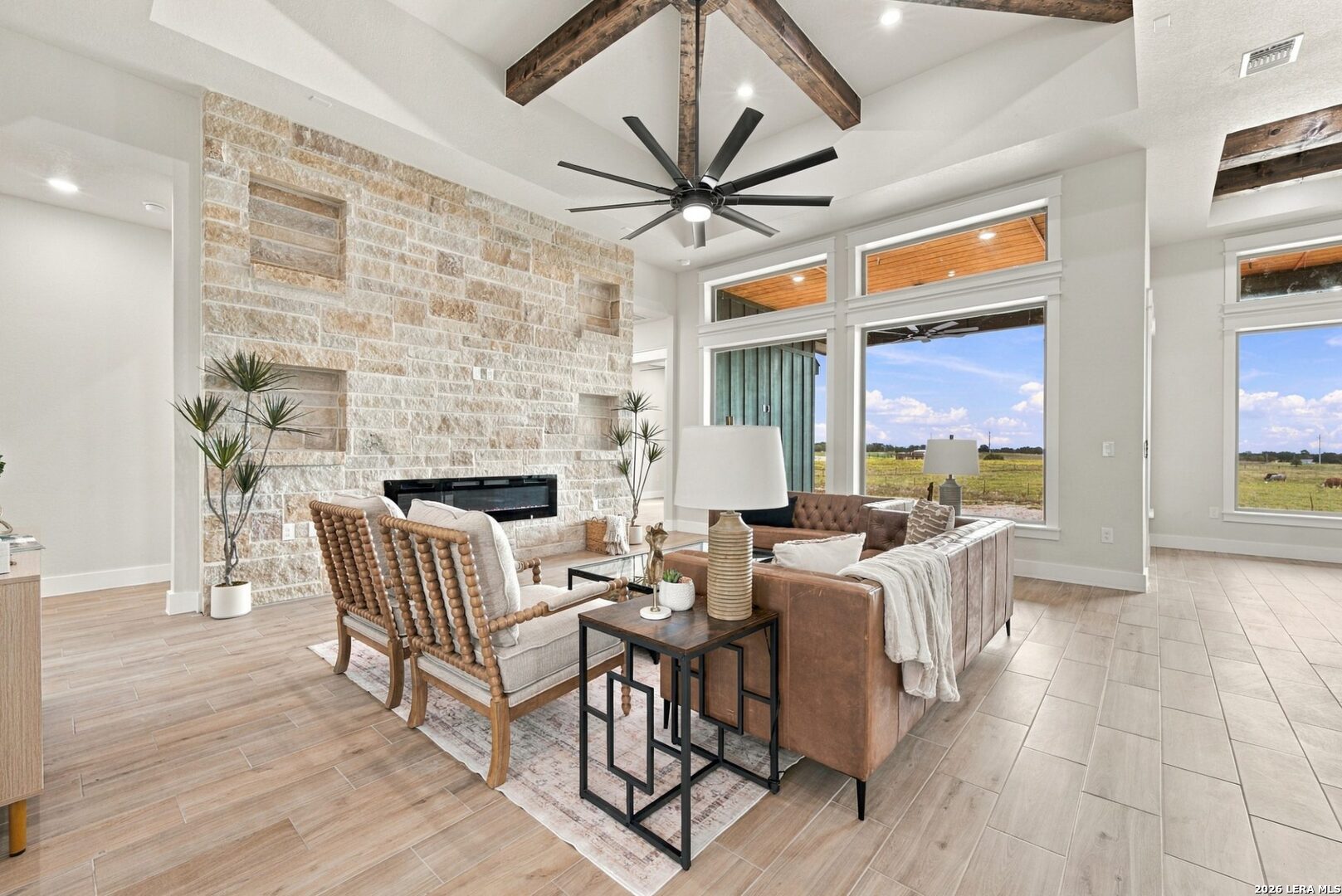 120 PIONEER DR, La Vernia, TX 78121