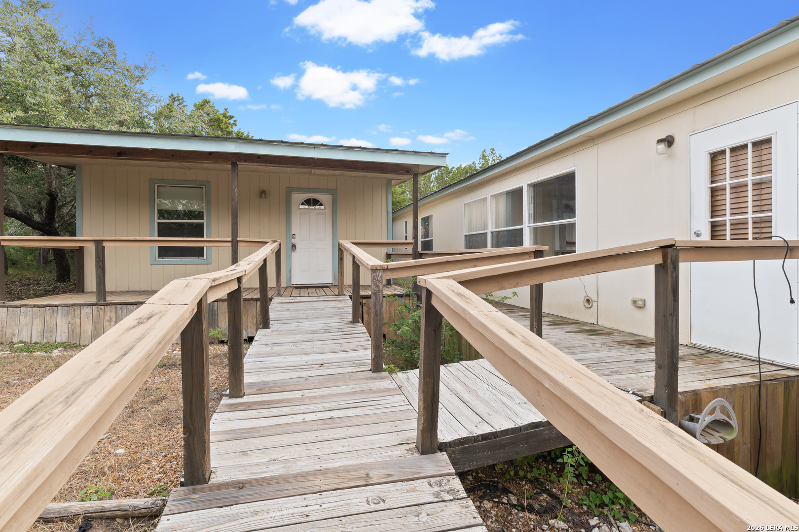 140 Lake Terrace Dr, Lakehills, TX 78063