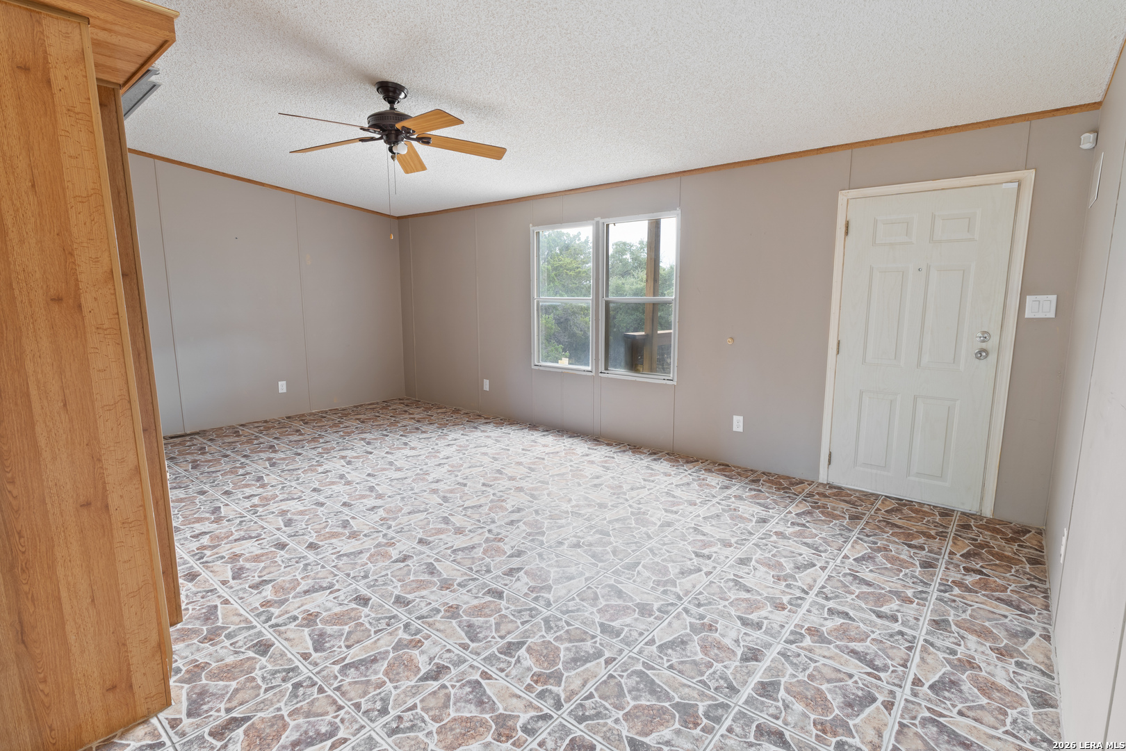 140 Lake Terrace Dr, Lakehills, TX 78063