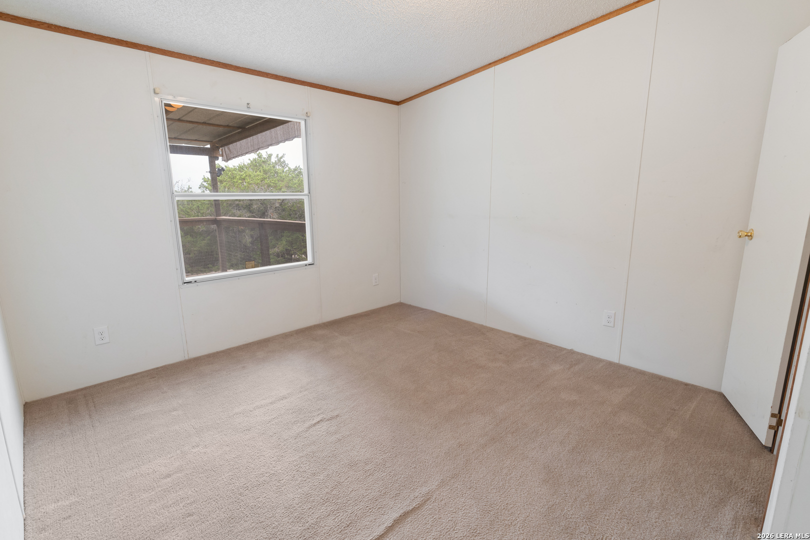 140 Lake Terrace Dr, Lakehills, TX 78063