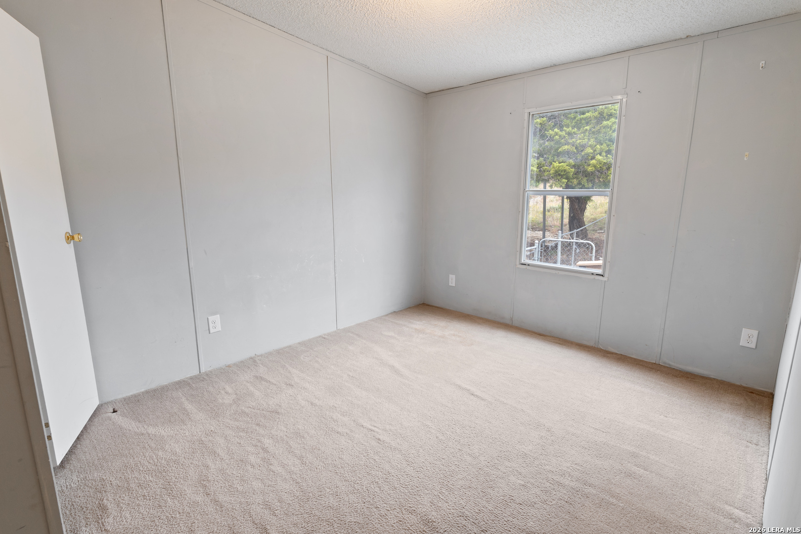 140 Lake Terrace Dr, Lakehills, TX 78063