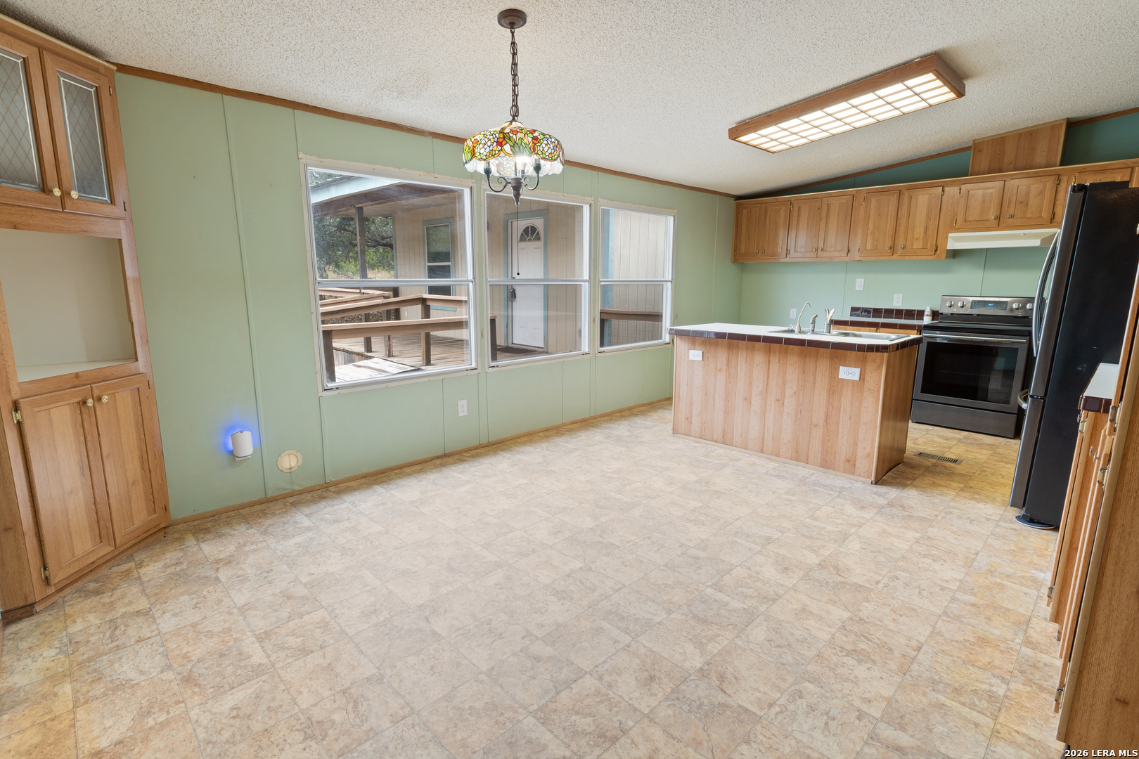140 Lake Terrace Dr, Lakehills, TX 78063