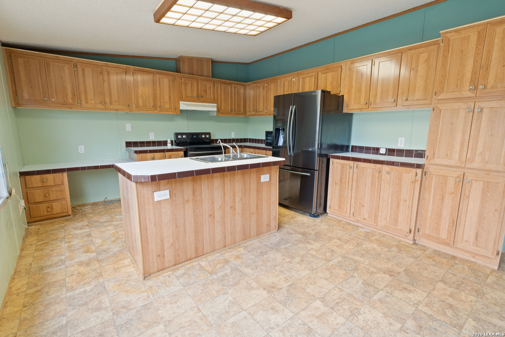 140 Lake Terrace Dr, Lakehills, TX 78063